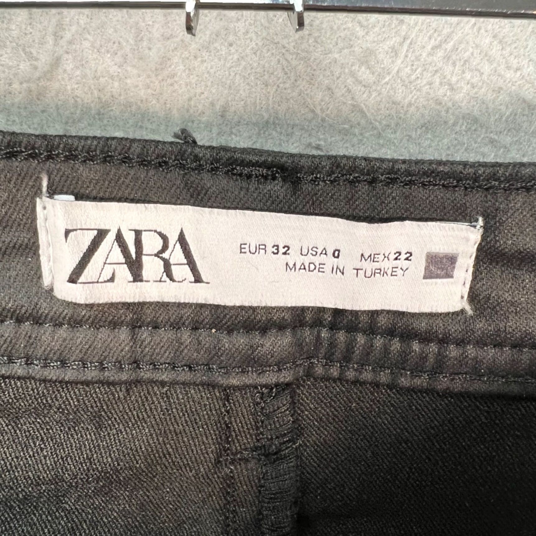 Zara Zara Jeans Slim Black Faux Coated High-Rise Denim 5-Pocket Adult Womens 0 Jeans Fall Winter Spring Summer Size 25" / US 0 / IT 36 - 3 Thumbnail