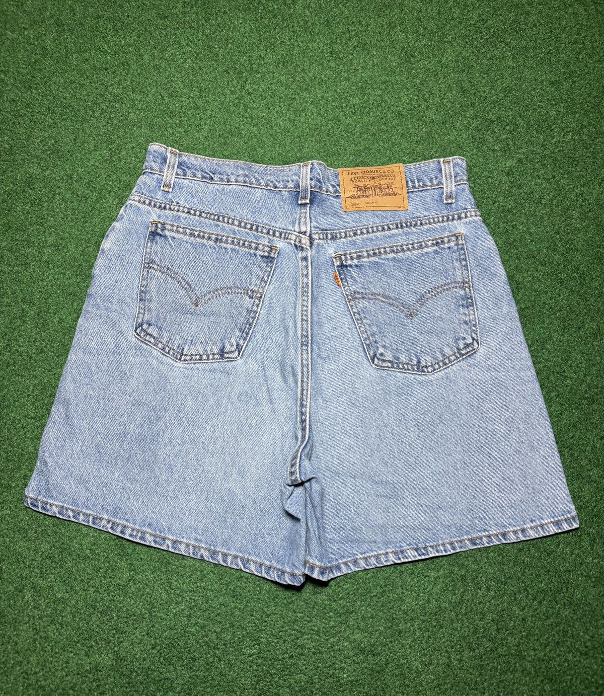 Levi's Vintage Clothing Vintage 90s Levi’s 36920 Relaxed 14 PERFECT Denim 8” Shorts Size 36" / US 14 / IT 50 - 1 Thumbnail