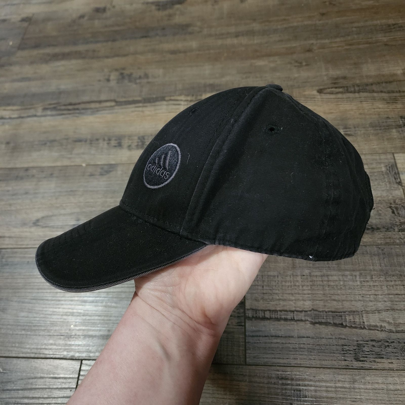 Adidas Black Adidas cap hat adjustable Pre-owned. 2a Size ONE SIZE - 6 Thumbnail