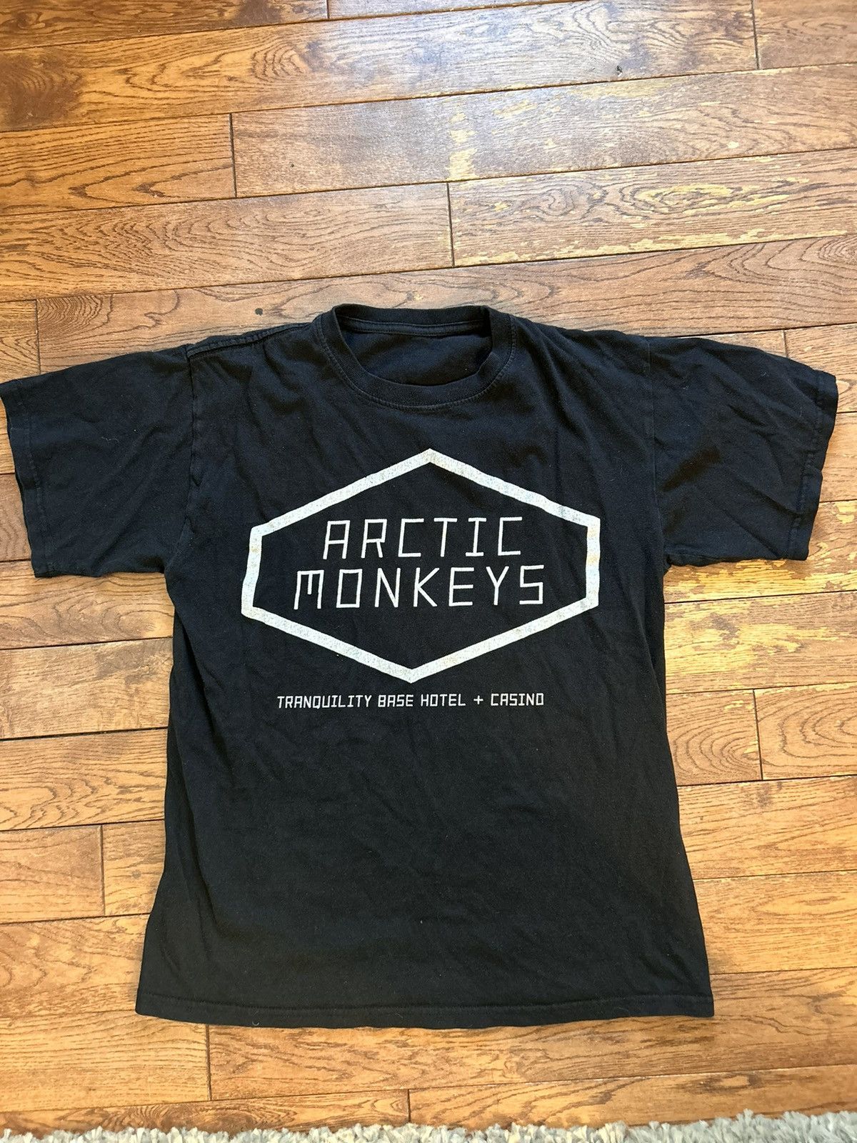 Band Tees Attic Monkeys 2018 Tour T-Shirt Size US M / EU 48-50 / 2 - 1 Thumbnail