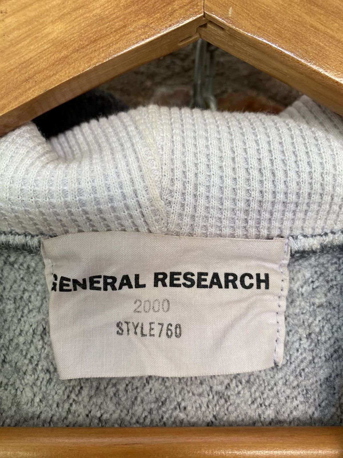 General Research AW2000 Arabic Glob logo Size US S / EU 44-46 / 1 - 12 Thumbnail