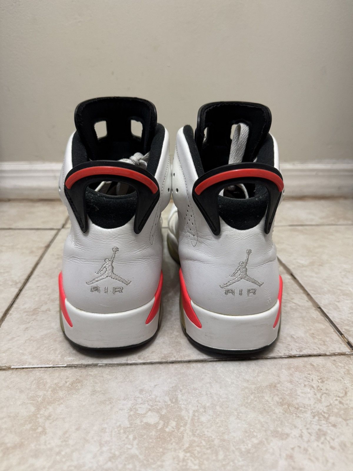 Jordan Brand × Nike Jordan 6 Retro “White Infrared” Size US 10.5 / EU 43-44 - 2 Thumbnail