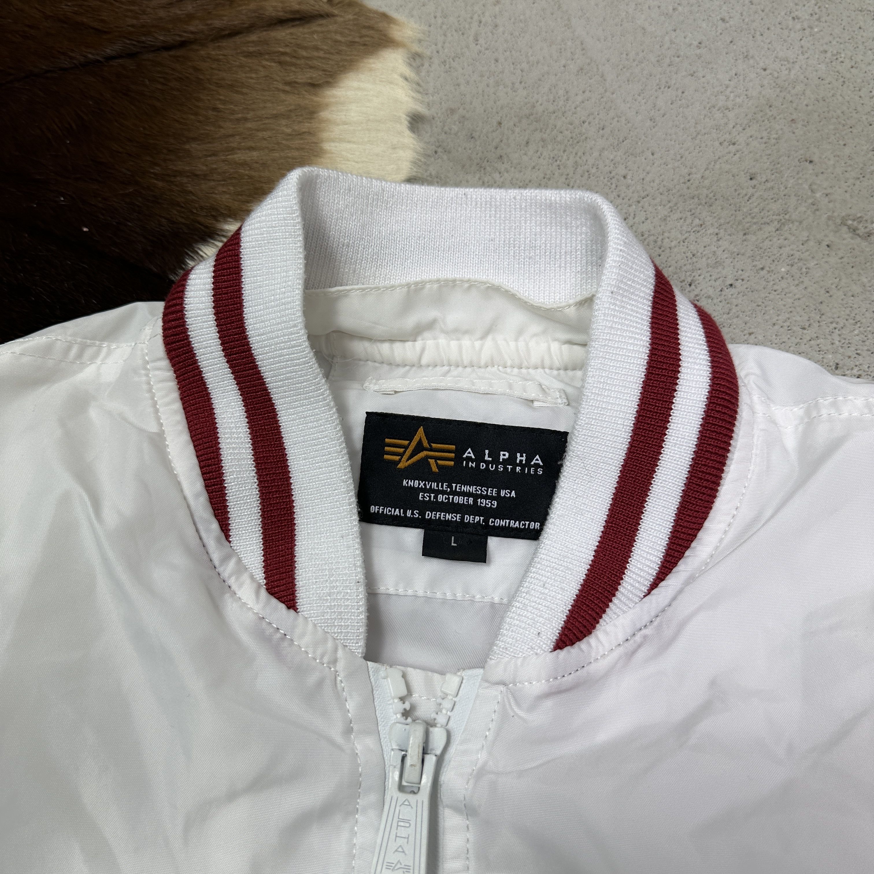 Alpha Industries Vintage Casual Streetwear Alpha Industries Bomber Jacket 00s Size US L / EU 52-54 / 3 - 5 Thumbnail
