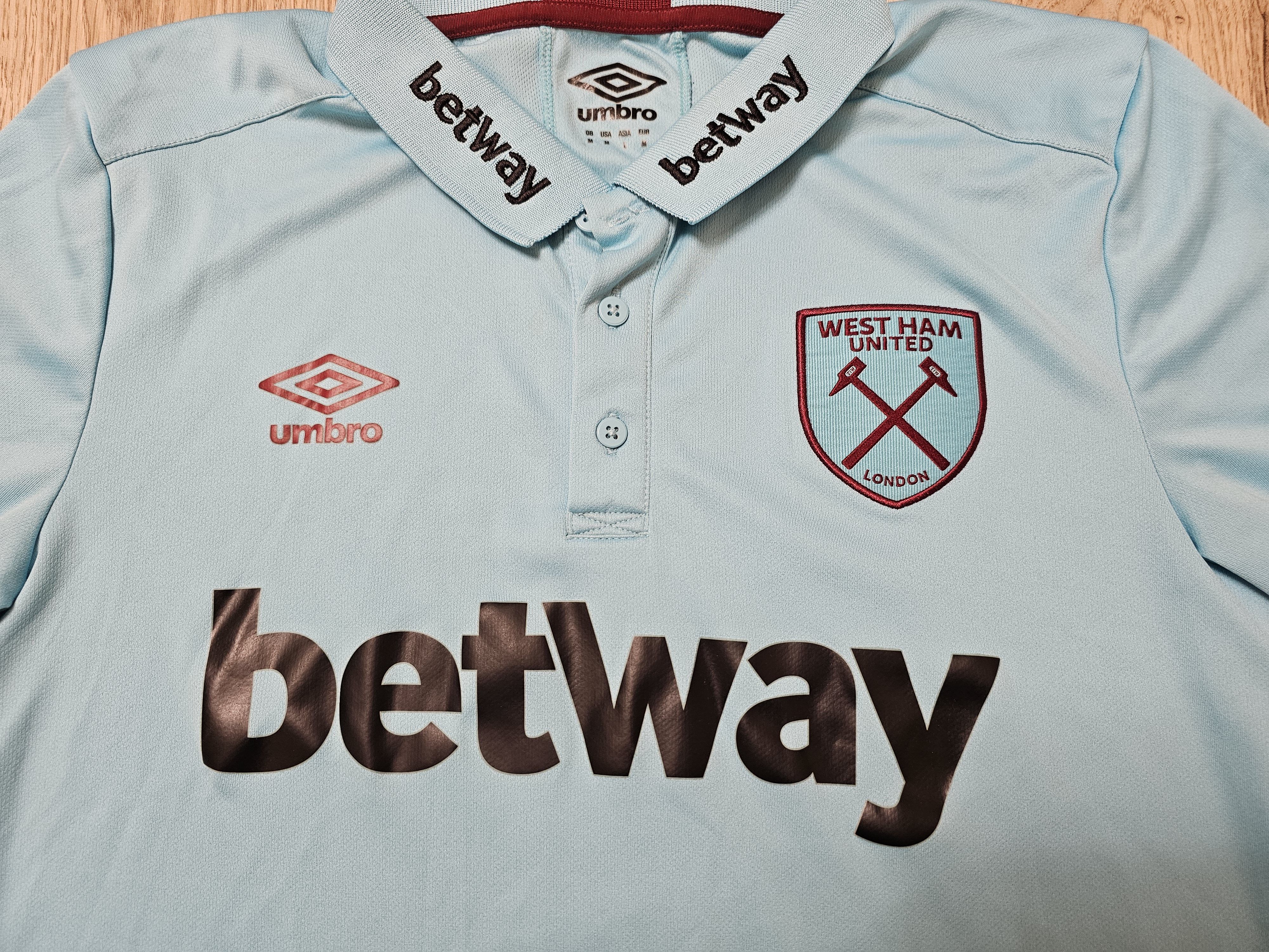 Umbro WEST HAM UNITED 2017 2018 FOOTBALL SHIRT SOCCER JERSEY Size US S / EU 44-46 / 1 - 3 Thumbnail