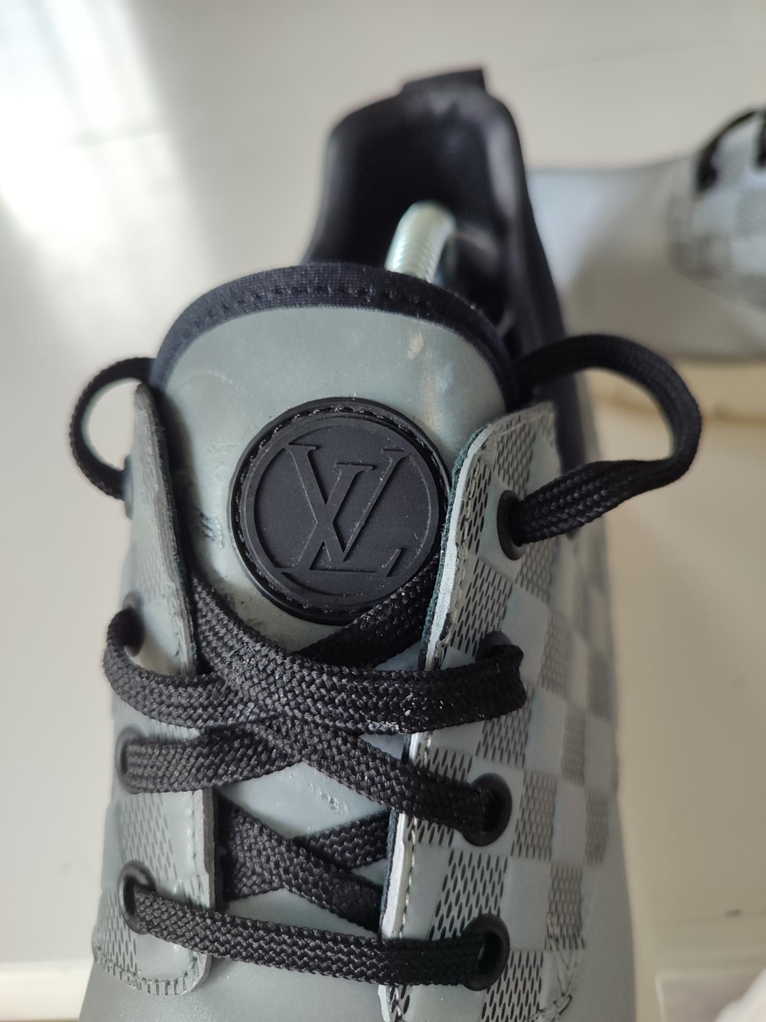 Louis Vuitton BASKETS LOUIS VUITTON FASTLANE Size US 7 / EU 40 - 10 Thumbnail