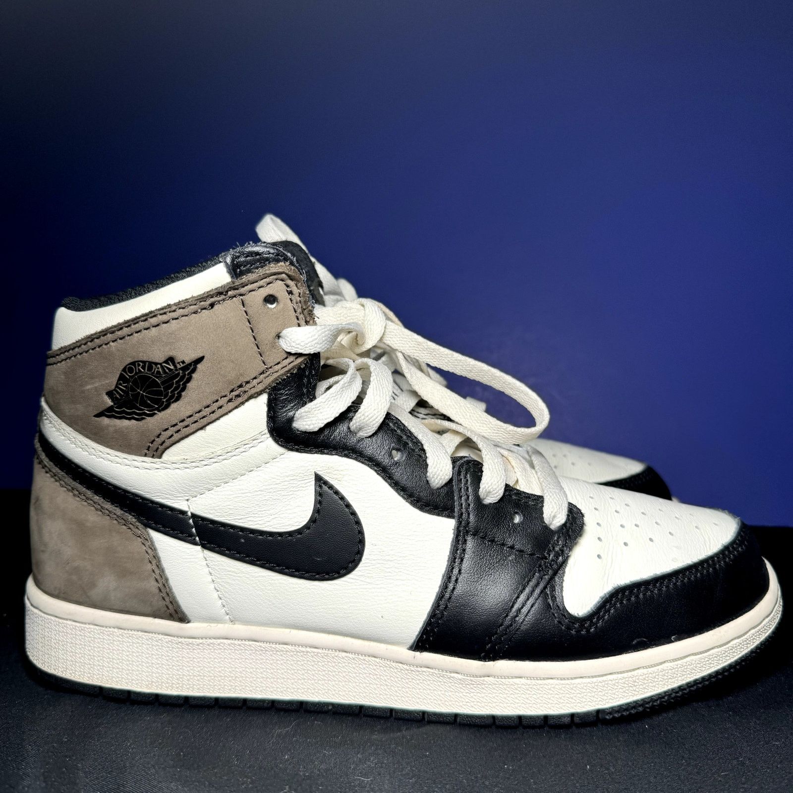Jordan Brand × Nike Size 7 - Nike Air Jordan 1 Retro High OG GS Dark Mocha Size US 7 / EU 40 - 1 Thumbnail