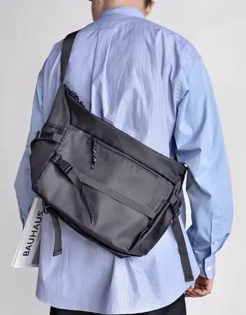 Japanese Brand Fashion grunge waterproof crossbody messenger bag Size ONE SIZE - 2 Thumbnail