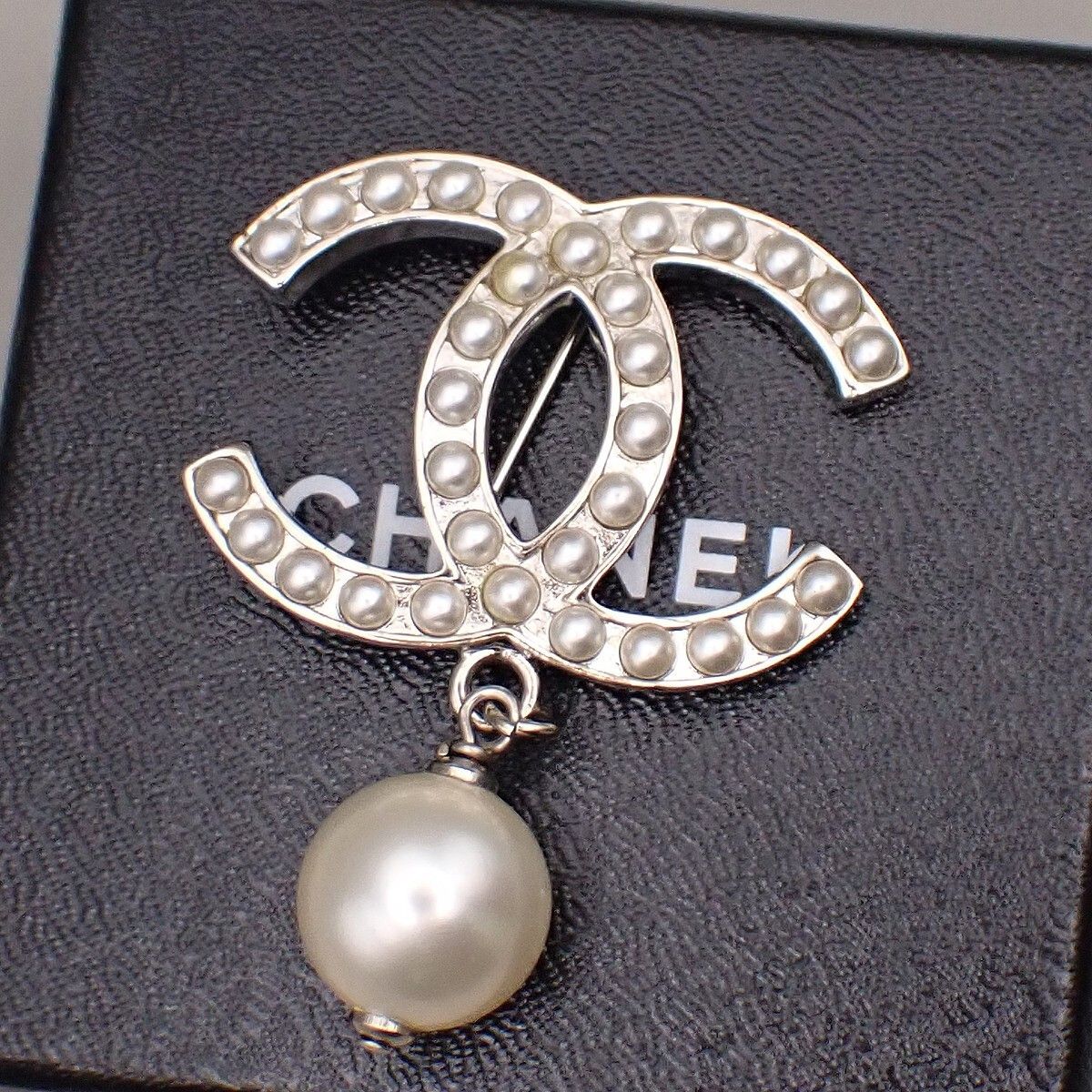 Chanel Chanel CC Drop Brooch Metal and Faux Pearls Size ONE SIZE - 1 Thumbnail