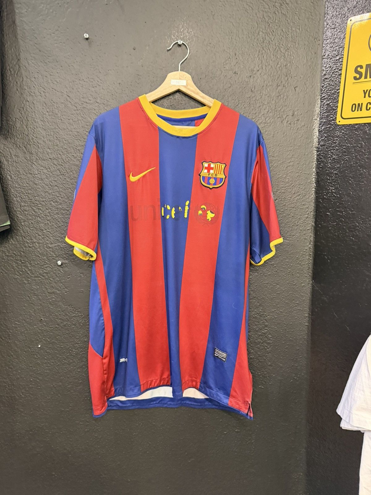 Nike Nike Messi #10 2010-11 Barcelona 2011 UEFA Home Jersey Size US L / EU 52-54 / 3 - 2 Thumbnail