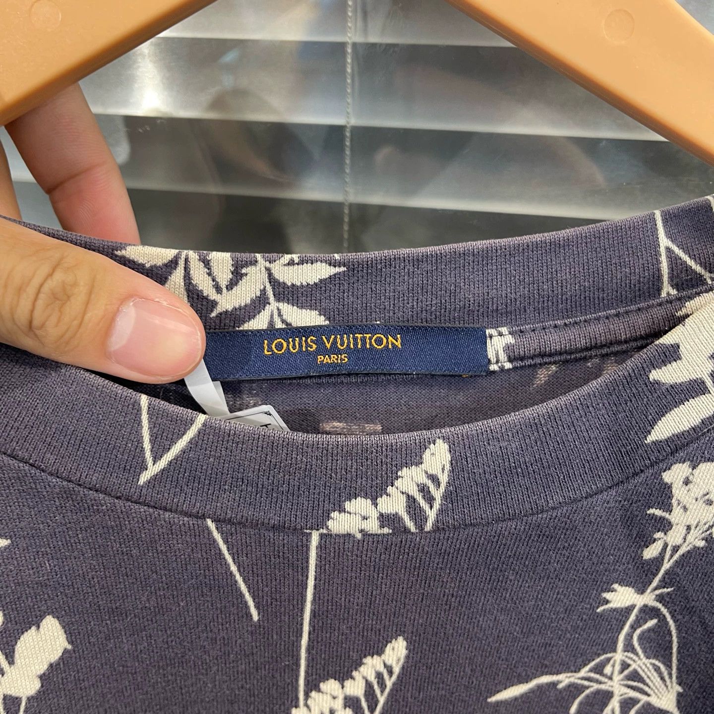 Louis Vuitton LV WheatFlower Allover Print XL T 95N fade #11558 Size US XL / EU 56 / 4 - 3 Thumbnail