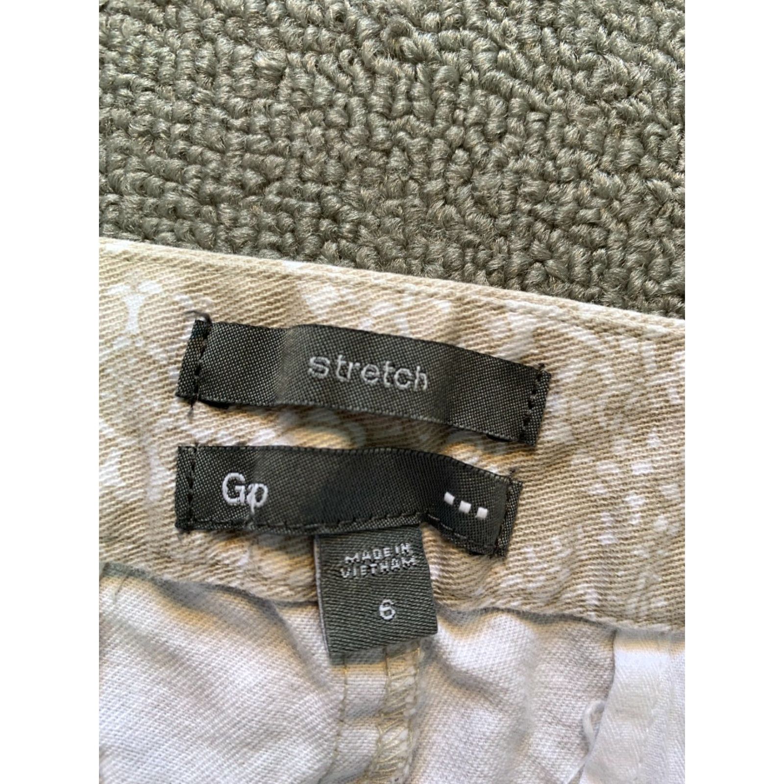 Gap GAP Shorts Womens Size 6 Floral 4 Pocket stretch Size 28" / US 6 / IT 42 - 3 Thumbnail