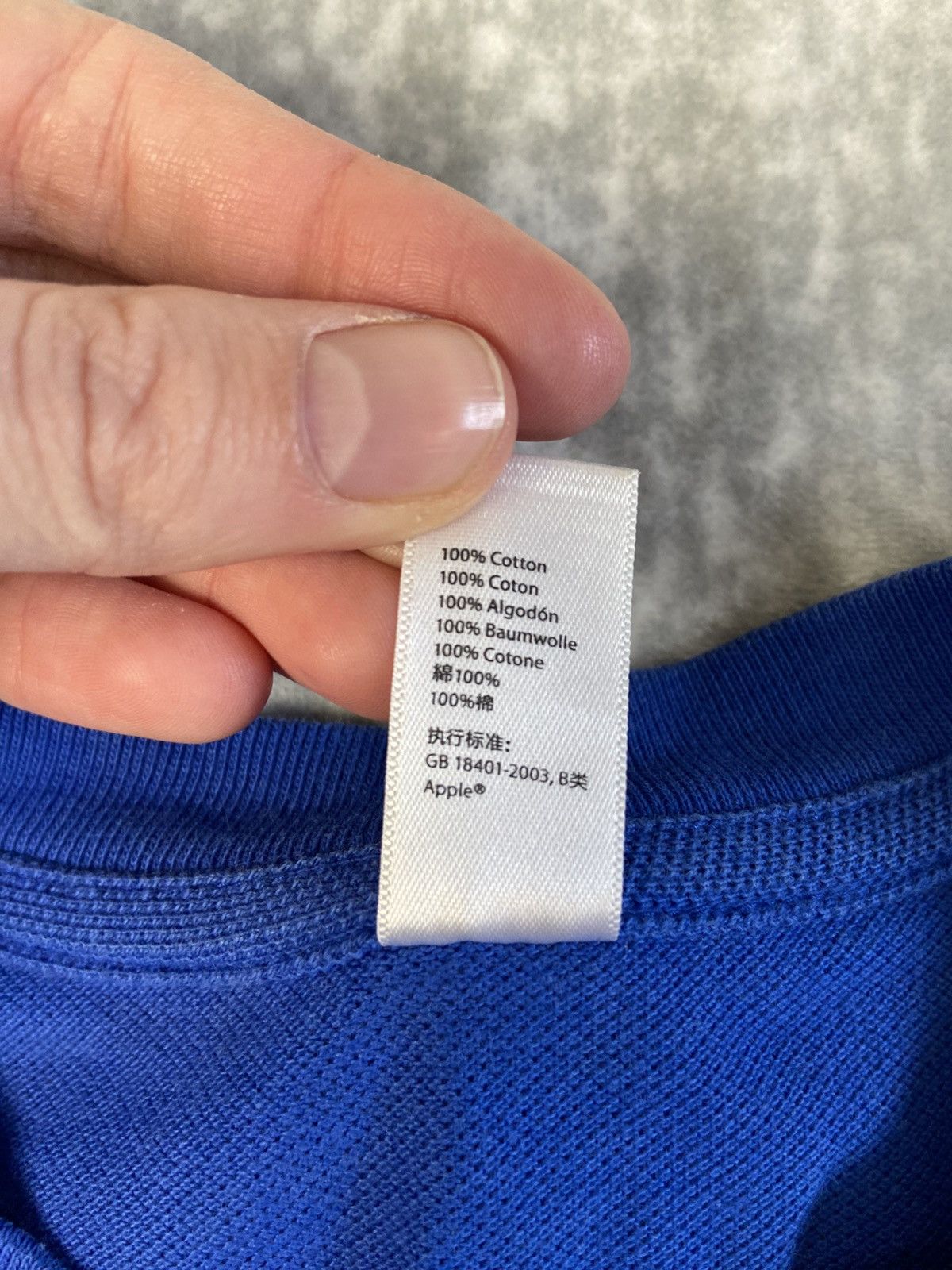 Apple Official Apple Store Employee T-Shirt Size US L / EU 52-54 / 3 - 5 Thumbnail
