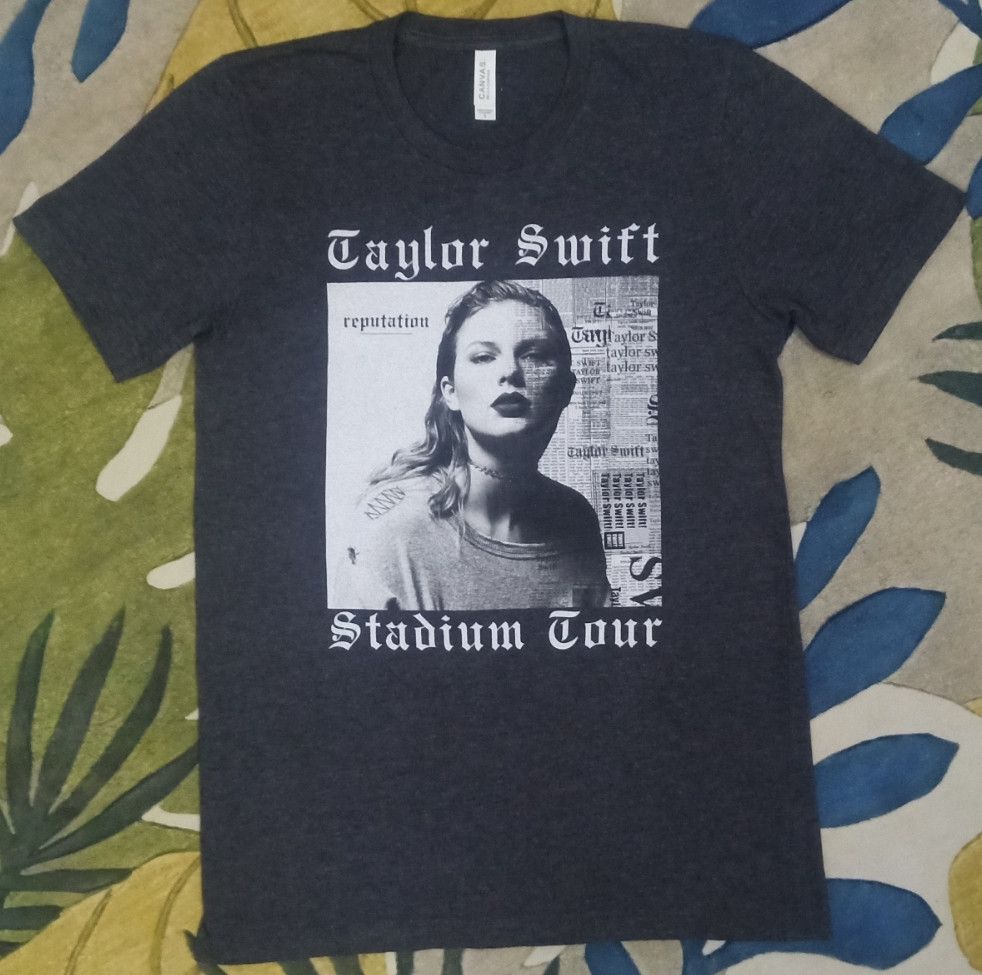 Band Tees Taylor Swift Reputation Stadium Tour T-shirt Size US S / EU 44-46 / 1 - 3 Thumbnail