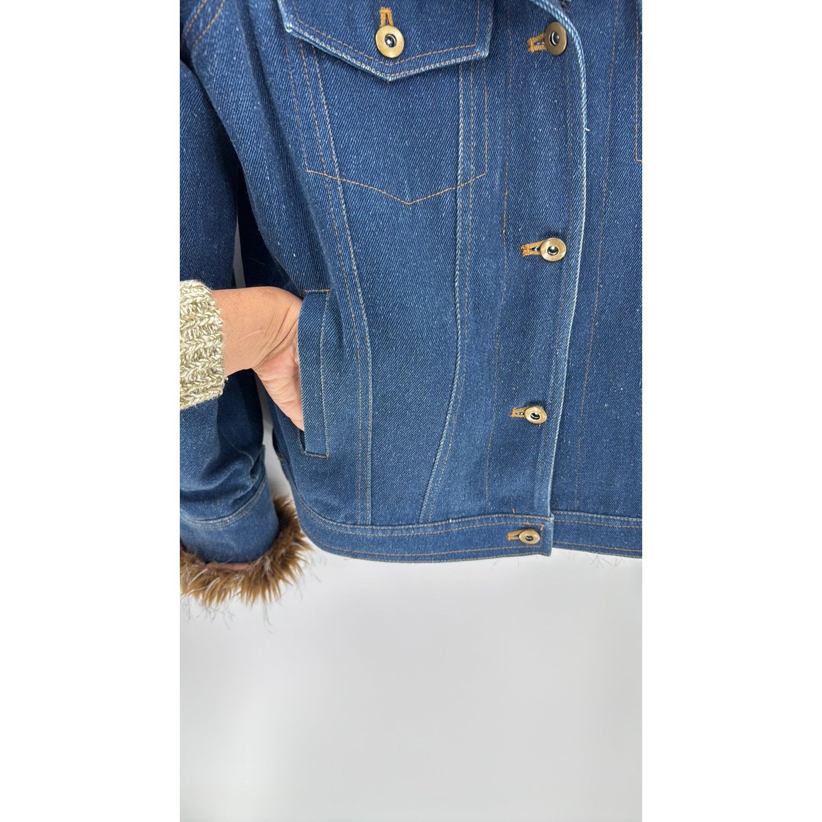 Vintage Regent Park Vintage Faux Fur denim trucker jacket sz M 90s Size M / US 6-8 / IT 42-44 - 4 Thumbnail