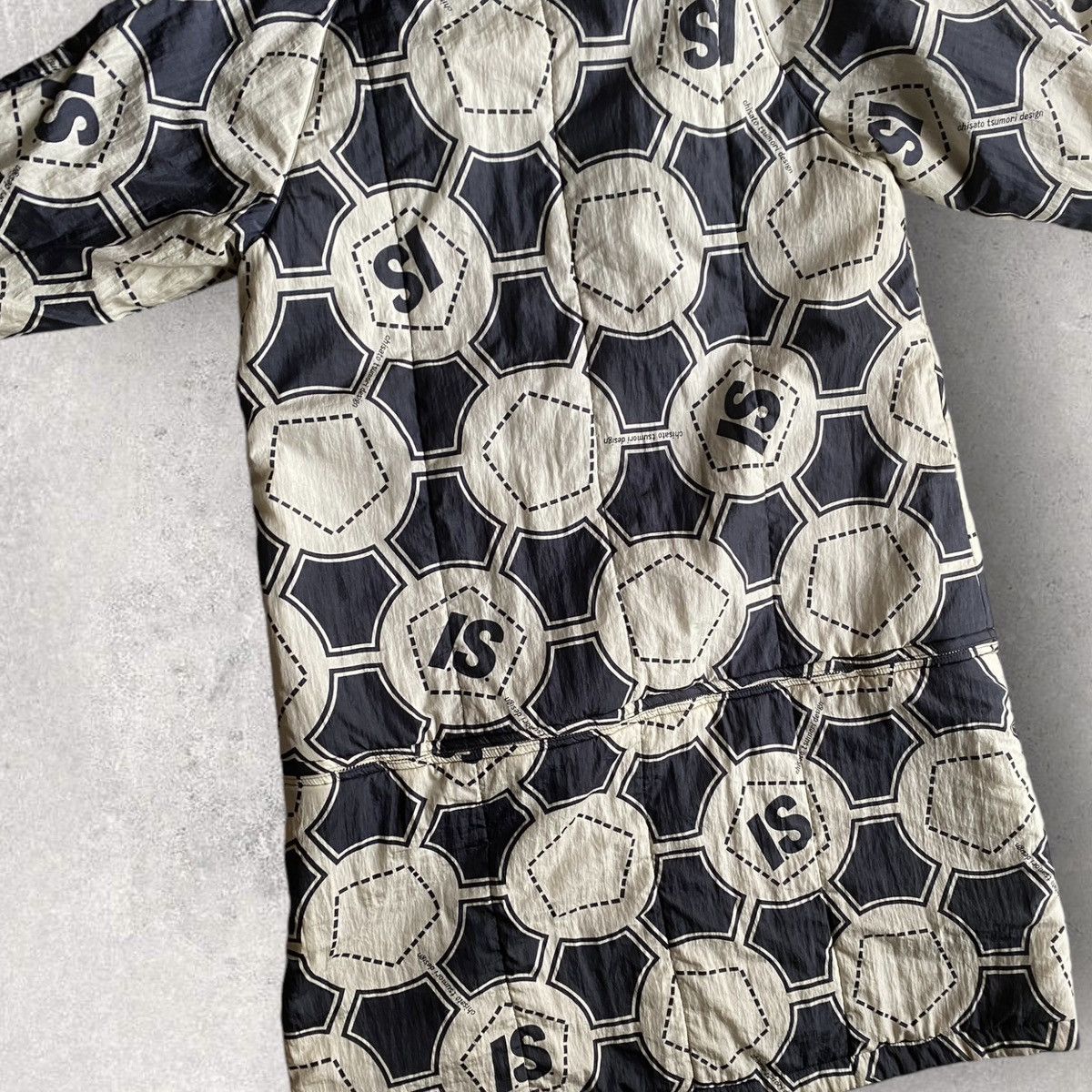 Issey Miyake × Tsumori Chisato × Vintage Vintage IS Sport Chisato Design Soccer Club Nylon Reversible Size US M / EU 48-50 / 2 - 12 Thumbnail