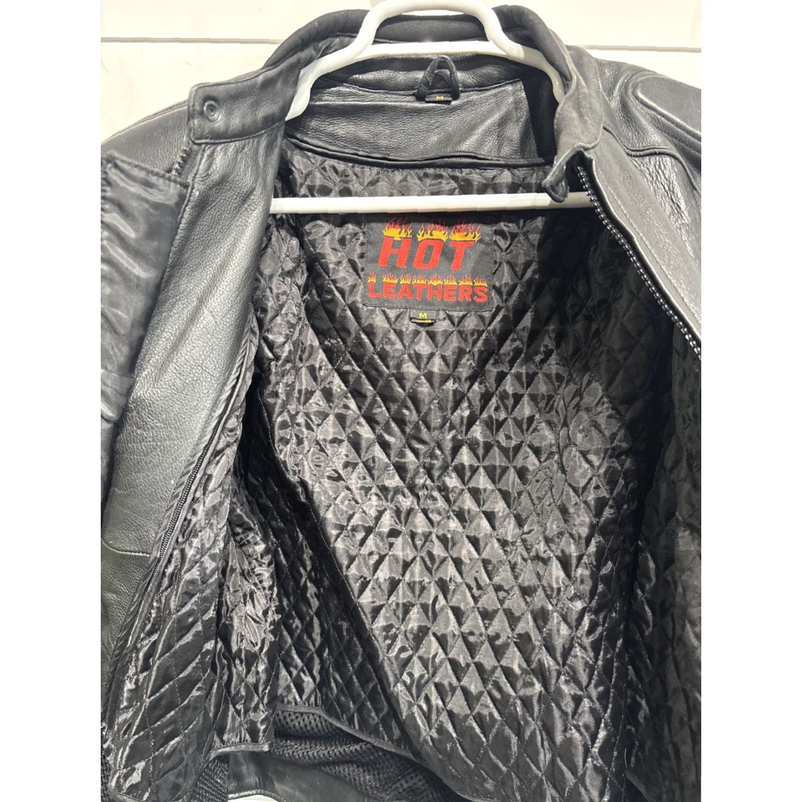 Vintage VINTAGE Hot Leathers Motorcycle Jacket Cafe Racer Mens M Leather Padded Quilted Lined Zip Left Cuff Broken 24" Length Black Size US M / EU 48-50 / 2 - 4 Thumbnail