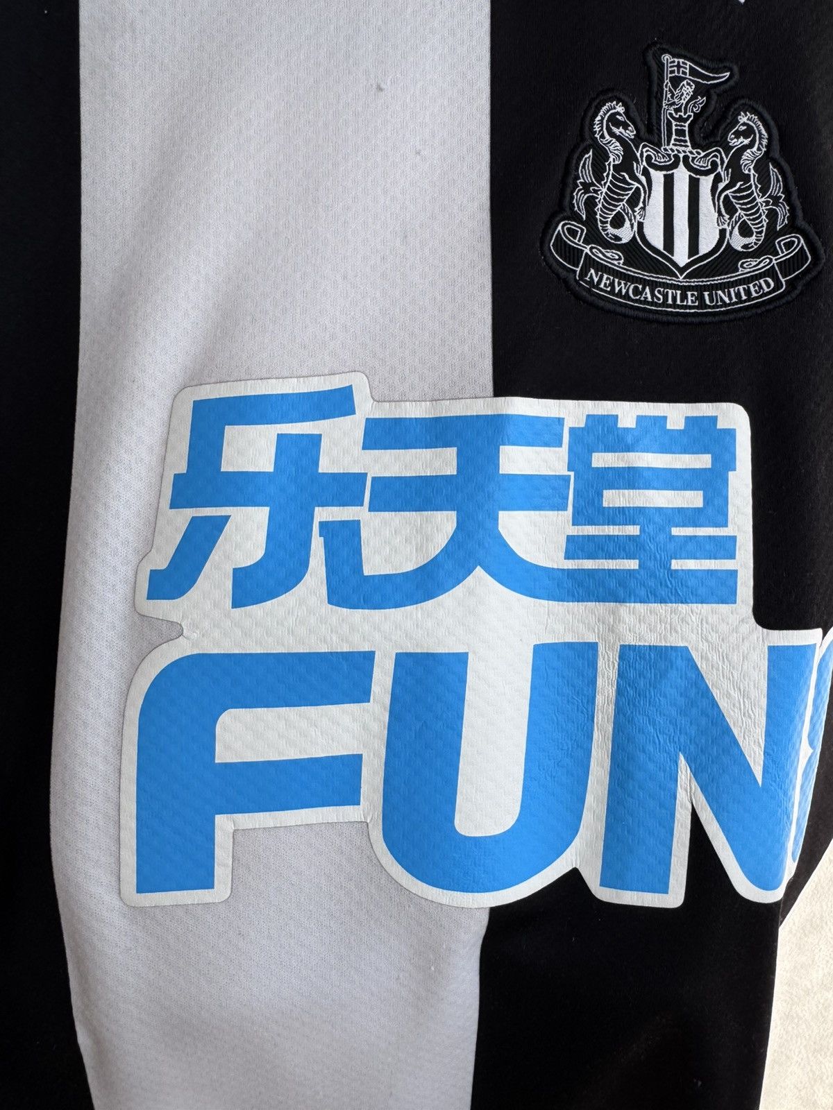Puma NEWCASTLE UNITED 2019 2020 HOME FOOTBALL SHIRT SOCCER JERSEY Size US L / EU 52-54 / 3 - 10 Thumbnail