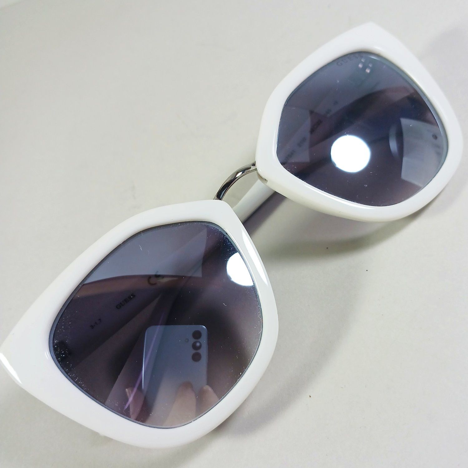 Guess Guess GU 7541 21W White Floral Motif Sunglasses w/Case Size ONE SIZE - 8 Thumbnail