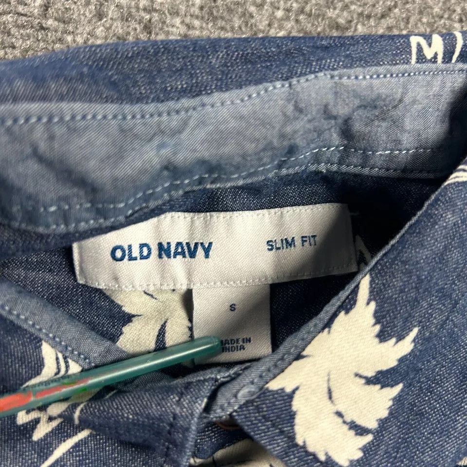 Old Navy Old Navy Shirt Mens Small Slim Fit Hawaiian Chambray Size US S / EU 44-46 / 1 - 3 Thumbnail