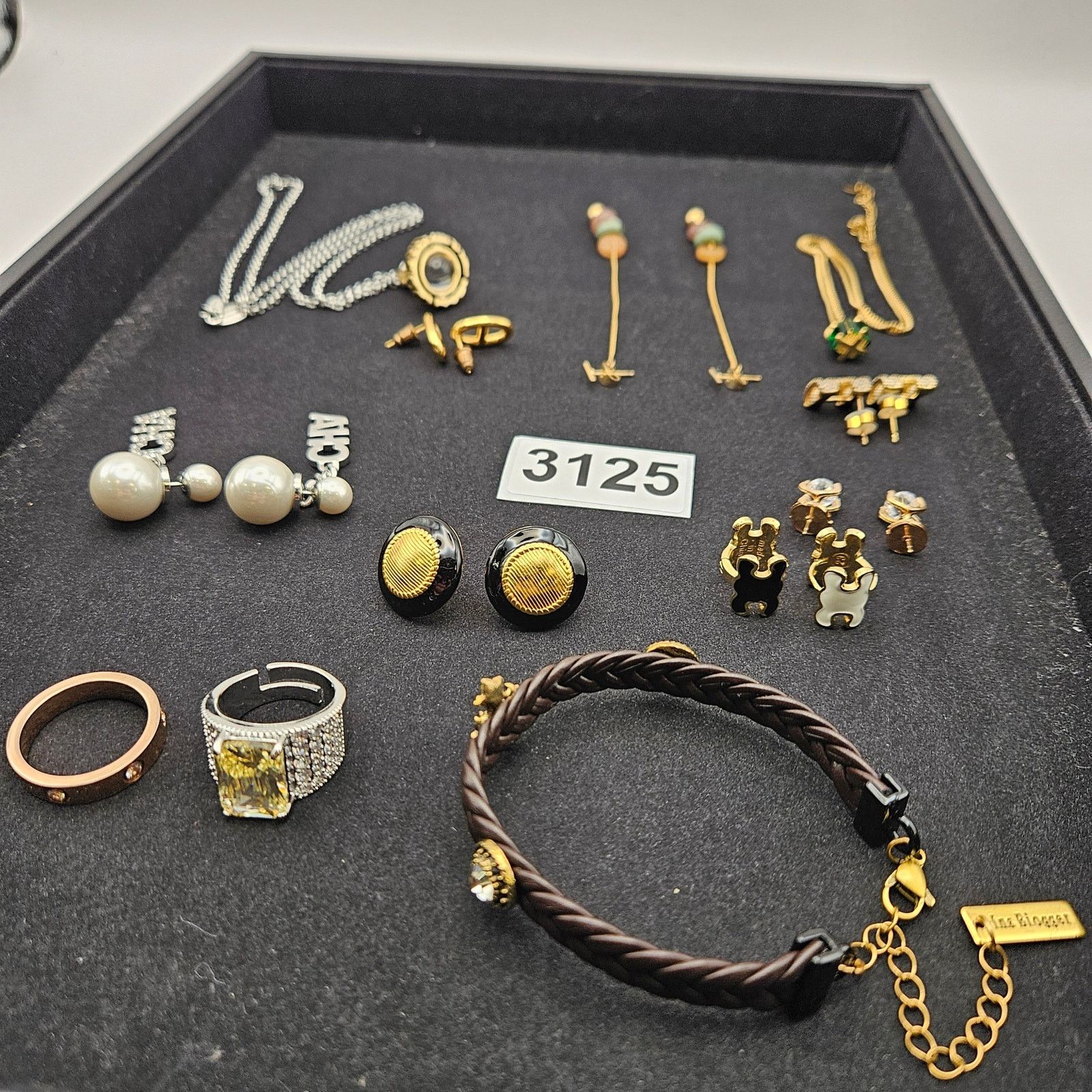 Other VINTAGE MIXED FASHION JEWELRY LOT EARRINGS NECKLACE RINGS Size ONE SIZE - 2 Thumbnail