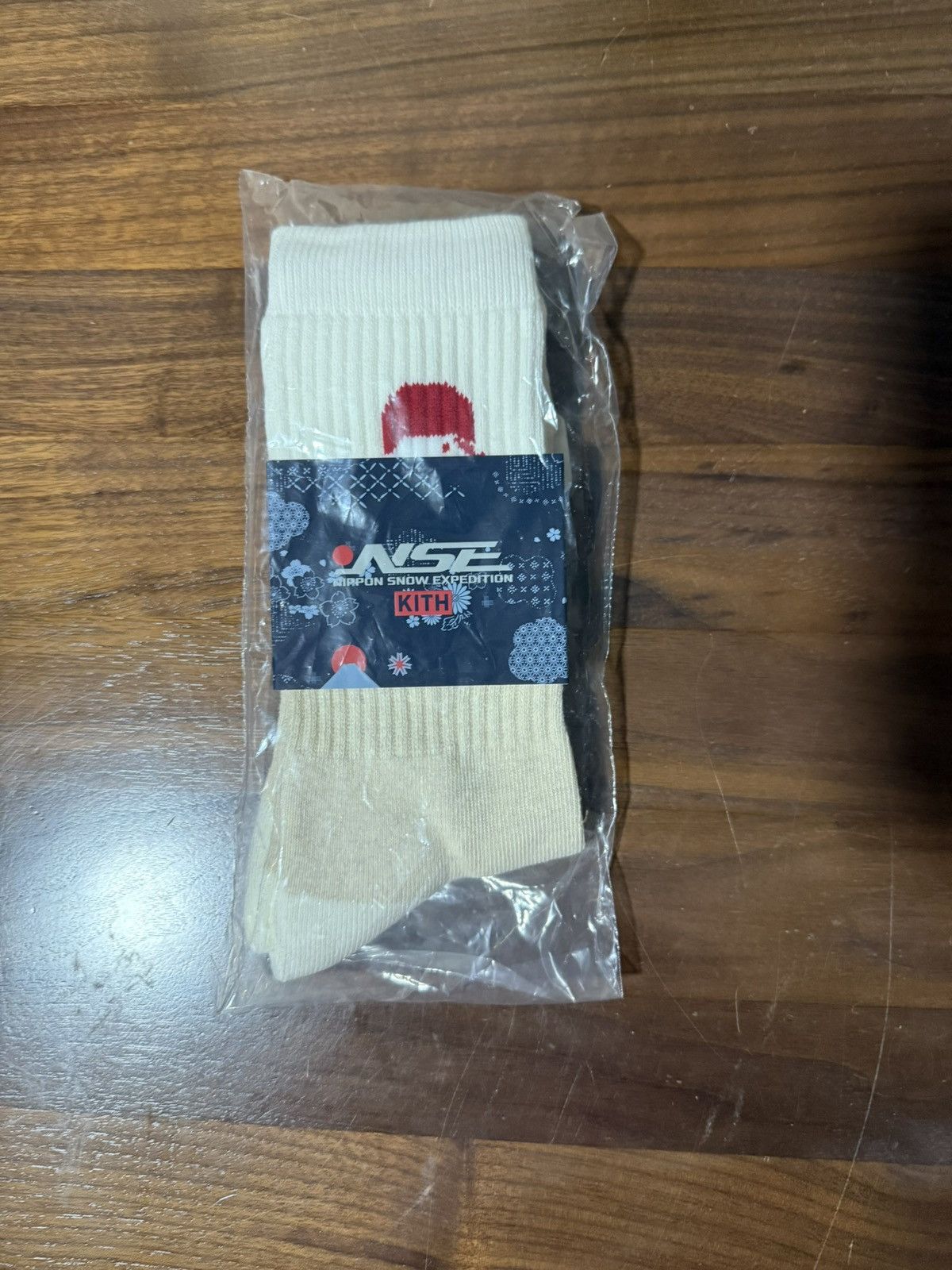Columbia × Kith Kith x Columbia NSE Mountain Socks Sandrift Embroidered Logo Size ONE SIZE - 2 Thumbnail