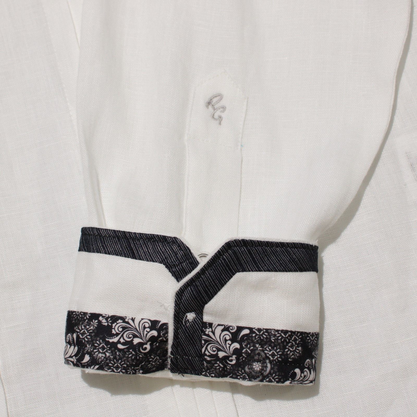 Robert Graham Robert Graham New with tags Shirt Size M US In White Size US M / EU 48-50 / 2 - 5 Thumbnail