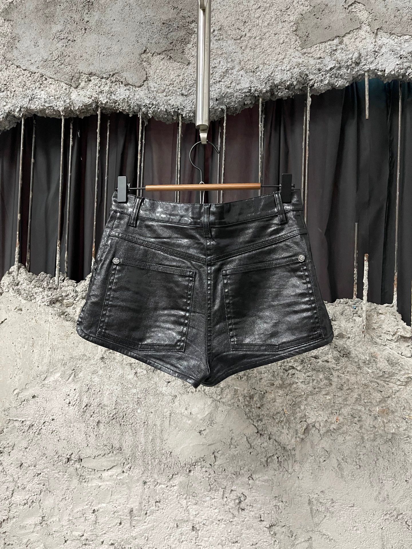 Chanel Chanel leather short 34 99 new Size 25" / US 0 / IT 36 - 2 Thumbnail