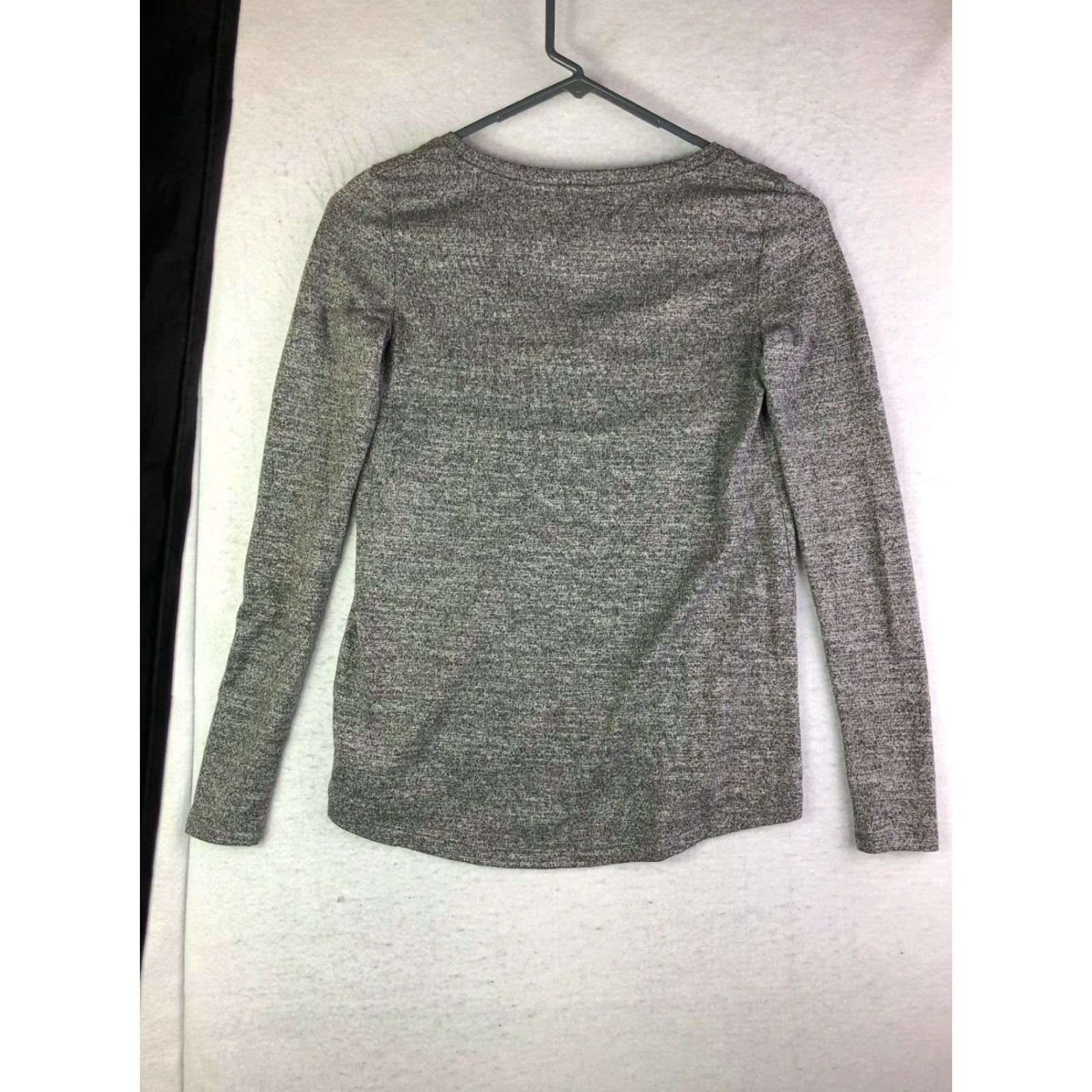 American Eagle Outfitters VINTAGE? No — American Eagle Outfitters Soft & Sexy Plush Gray Long Sleeve Pullover Womens XS Shirt Women XS Gray Solid Pullover Casual Size XS / US 0-2 / IT 36-38 - 2 Thumbnail