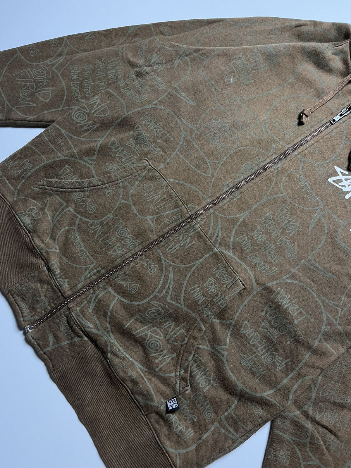 Stussy Stüssy All-Over Graffiti-Print Full-Zip Hoodie Brown – 2000s Size US XL / EU 56 / 4 - 10 Thumbnail