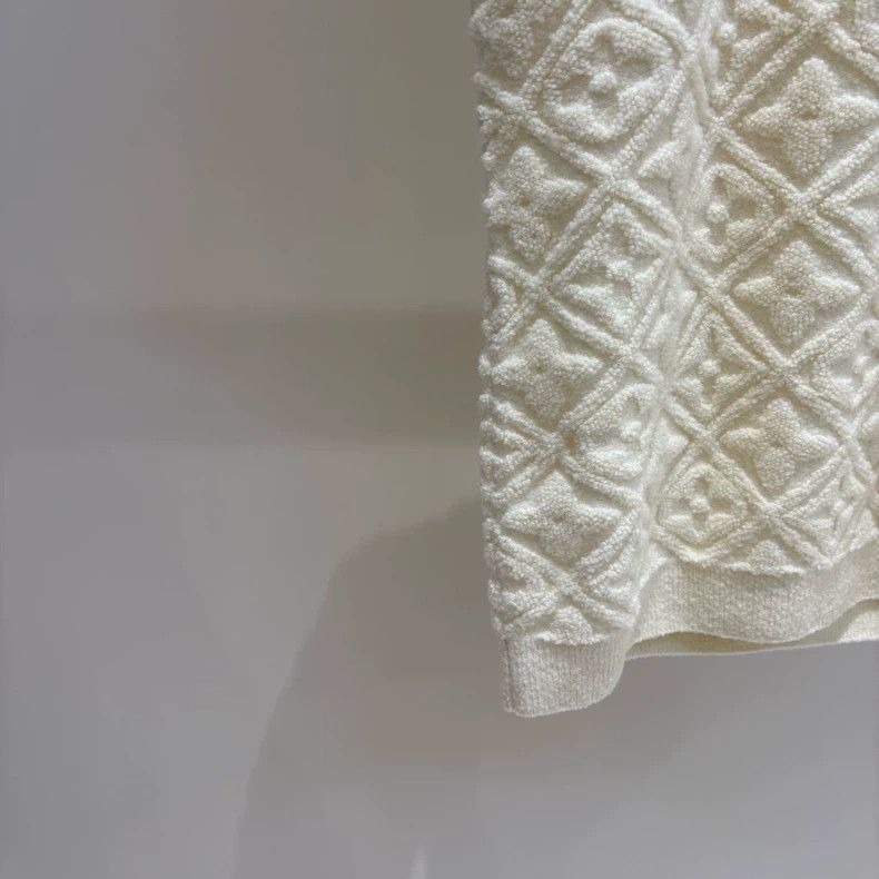 Louis Vuitton Louis Vuitton 24 Beige logo embossed full printed wool rou Size US M / EU 48-50 / 2 - 5 Thumbnail