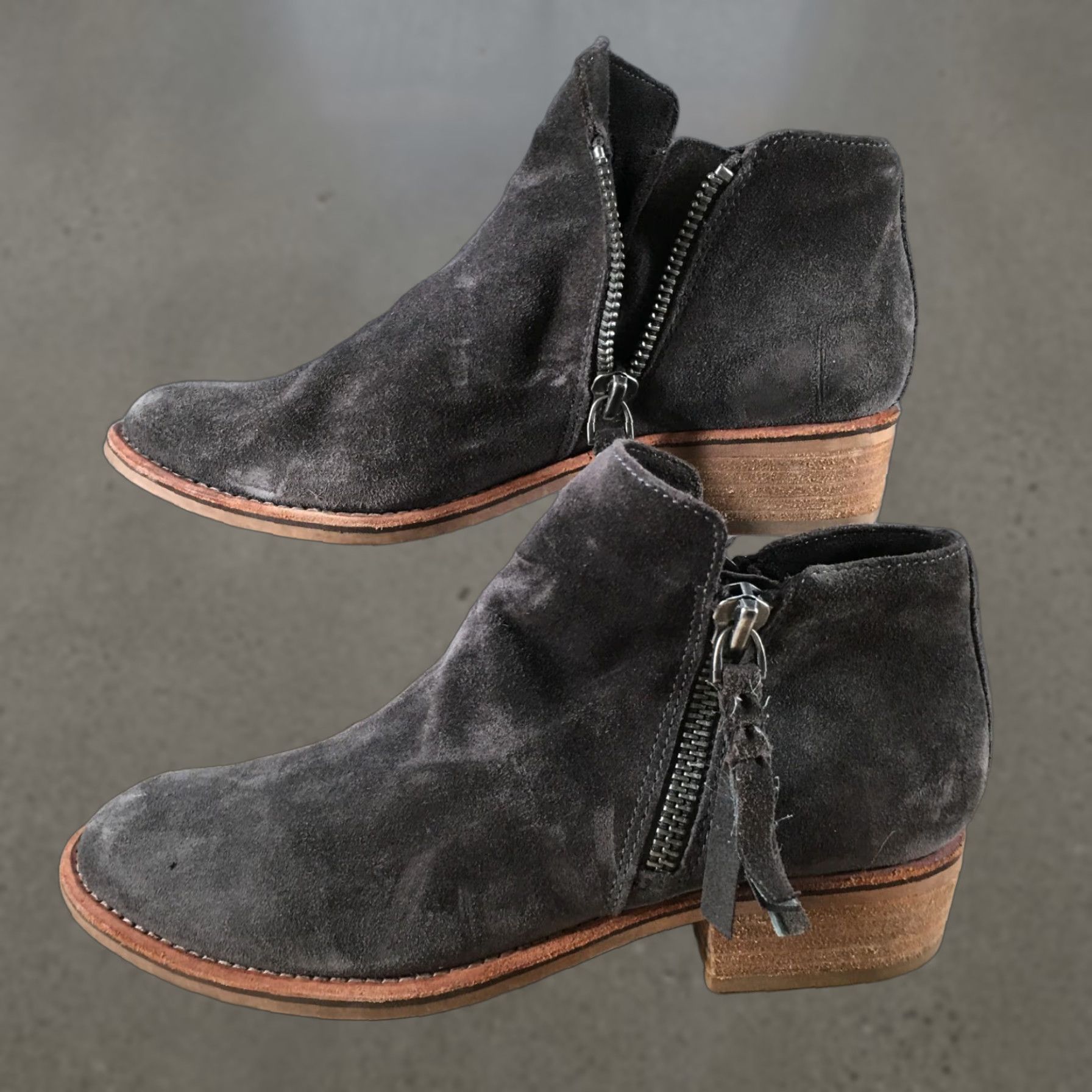 Dolce Vita Dolce Vita Boots Womens 9 Ankle Booties Tassel Zip Up Block Heels Gray Suede Bootie Ladies Gray Suede 9 US Womens Shoes Size US 9 / IT 39 - 1 Thumbnail