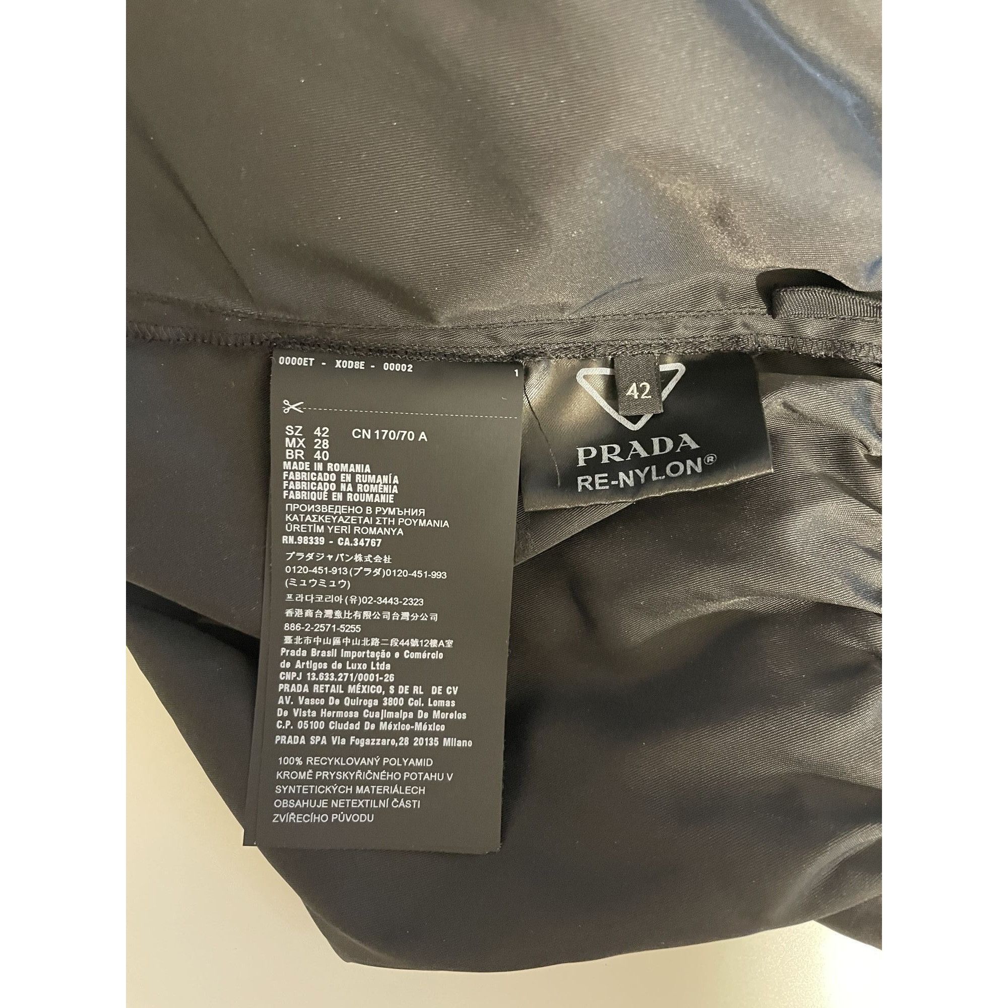 Prada Prada Black Nylon Drawstring Shorts W/ Detachable Pouch For Size 42" / US 20 - 11 Thumbnail