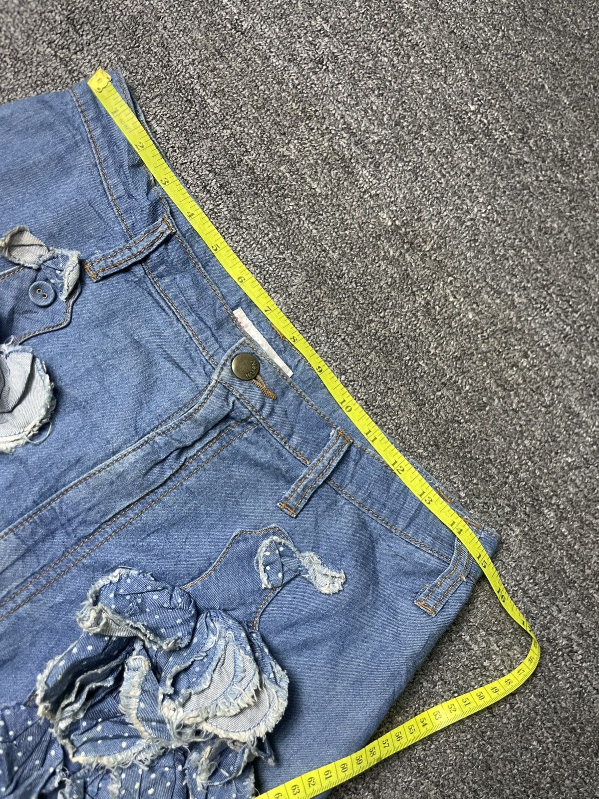 Issey Miyake × Japanese Brand × Ne-Net NE-NET by Issey Miyake Flower Ruffles Denim Skirt (83) Size 30" / US 8 / IT 44 - 11 Thumbnail