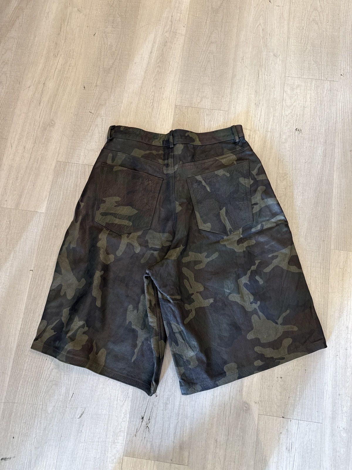 The GV Gallery GVGallery Camo Leather Shorts Size US 30 / EU 46 - 2 Thumbnail