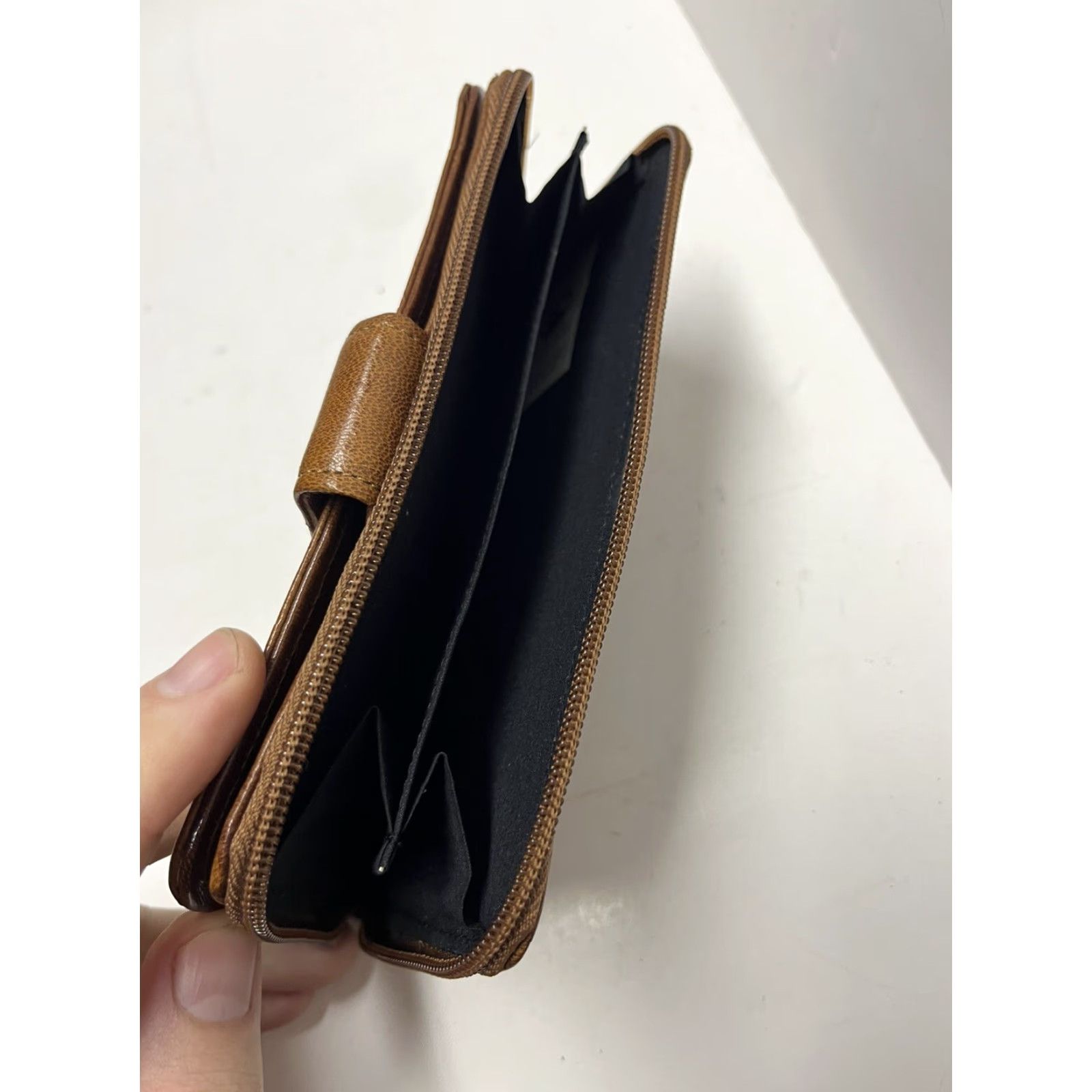 Vintage GENUINE LEATHER GOLD DUCK WALLET BLACK User: GENUINE LEATHER GOLD DUCK WALLET BLACK Size ONE SIZE - 4 Thumbnail