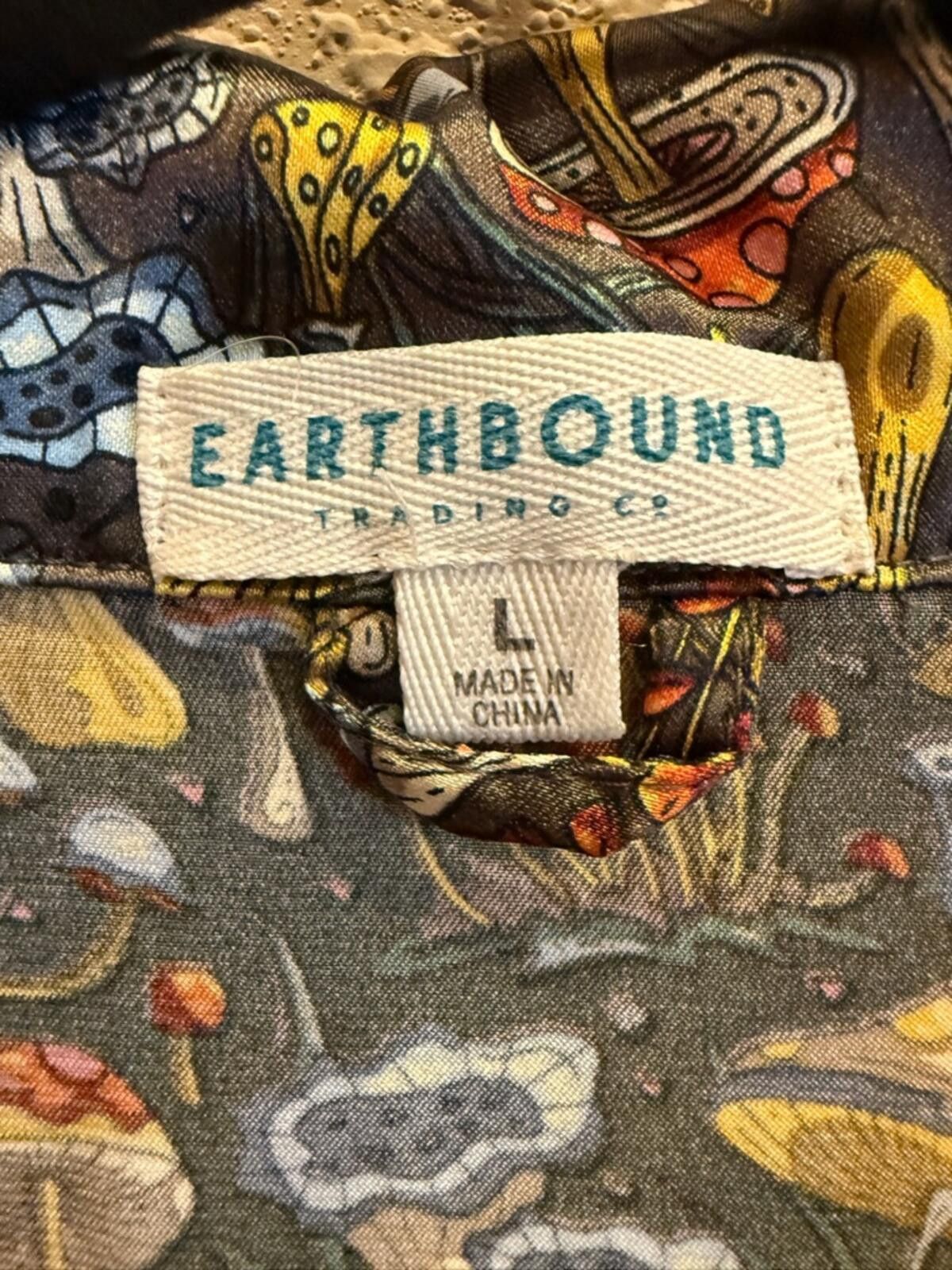 Other EARTHBOUND Men's Campy Mushroom Button-Down Shirt sz L Size US L / EU 52-54 / 3 - 5 Thumbnail