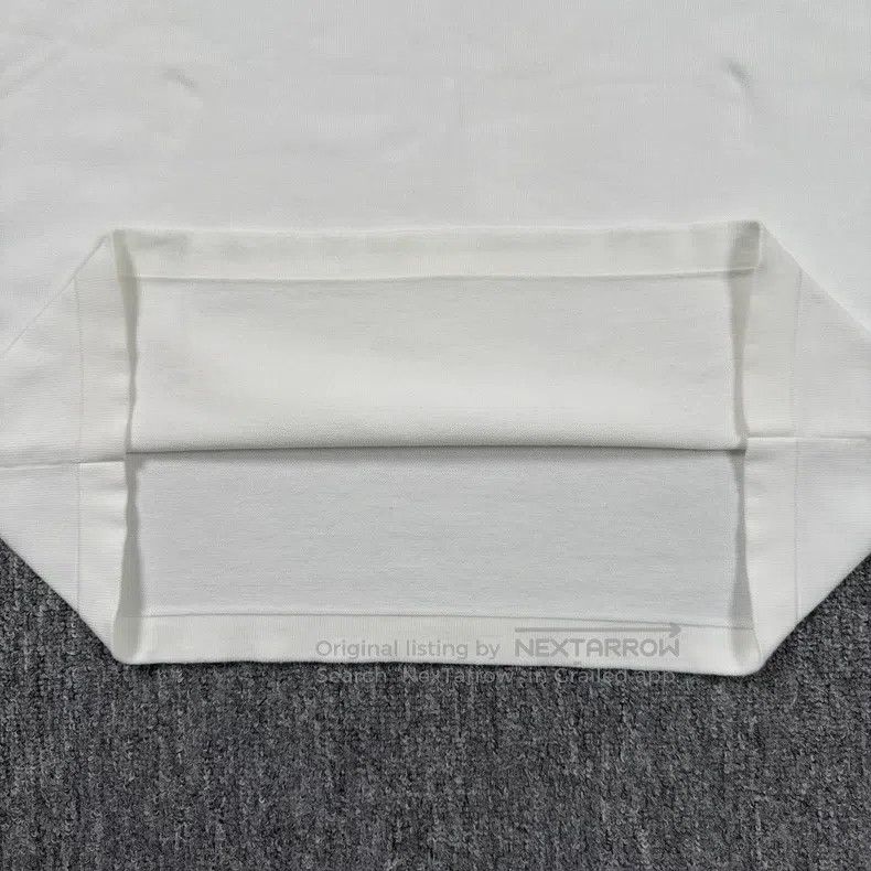 Other Louis Vuitton 25 white embossed logo leather short sleeves Size US S / EU 44-46 / 1 - 4 Thumbnail