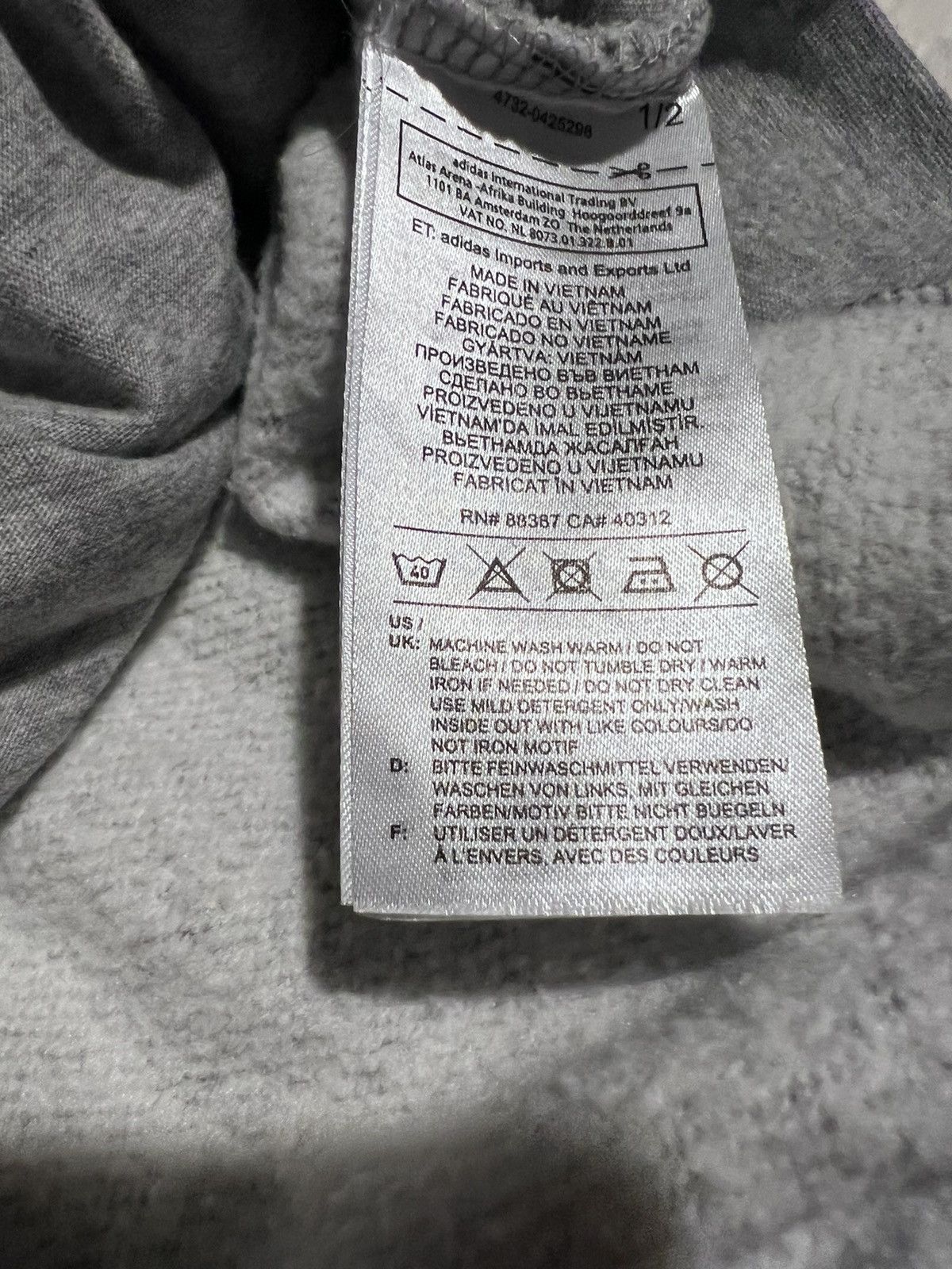Adidas Adidas essentials fleece 3-stripes vegan pullover soft wash Size S / US 4 / IT 40 - 19 Thumbnail