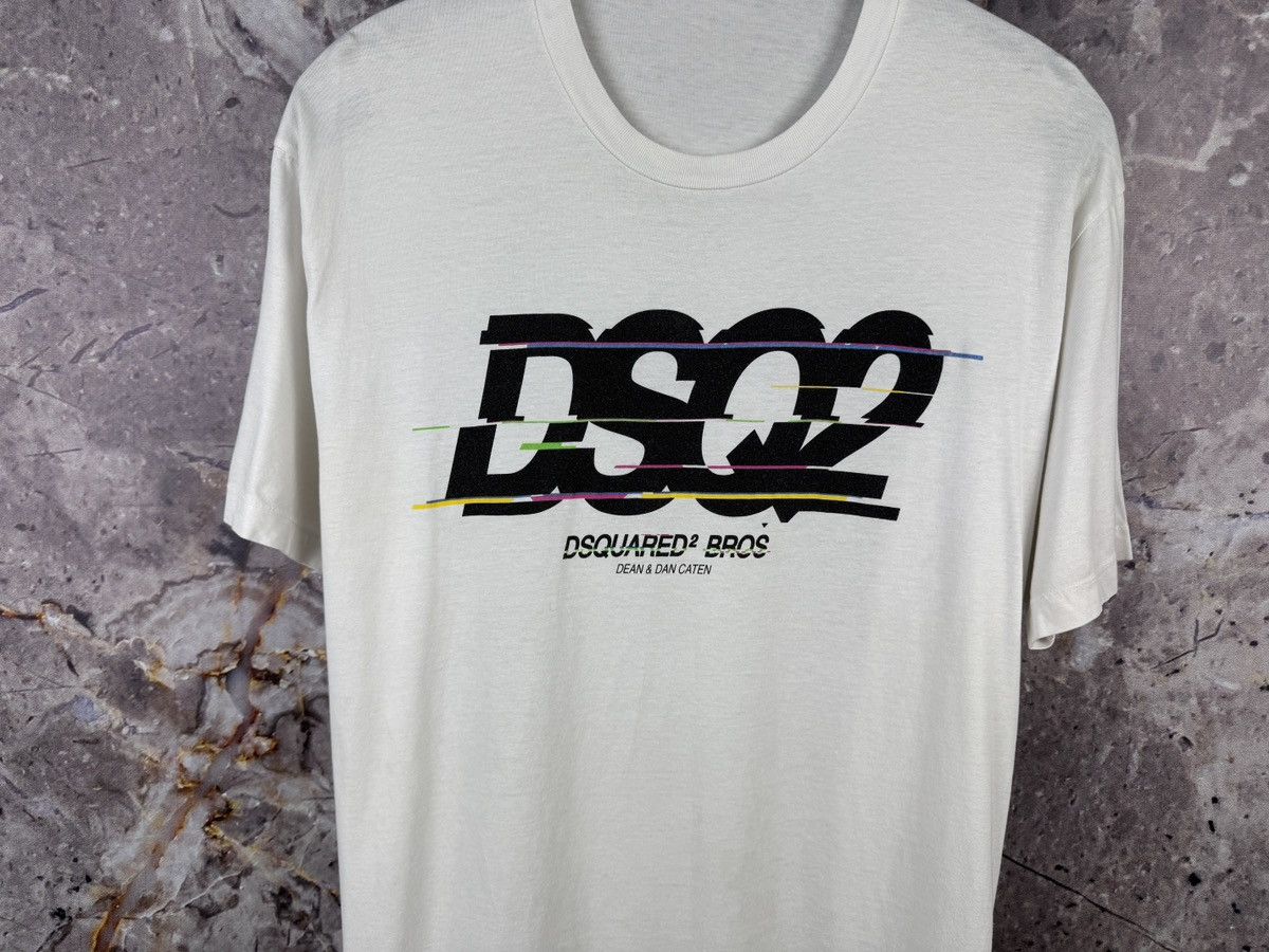 Dsquared2 Dsquared2 “DSQ2” Graphic Logo T-Shirt – White Size XL Size US XL / EU 56 / 4 - 3 Thumbnail