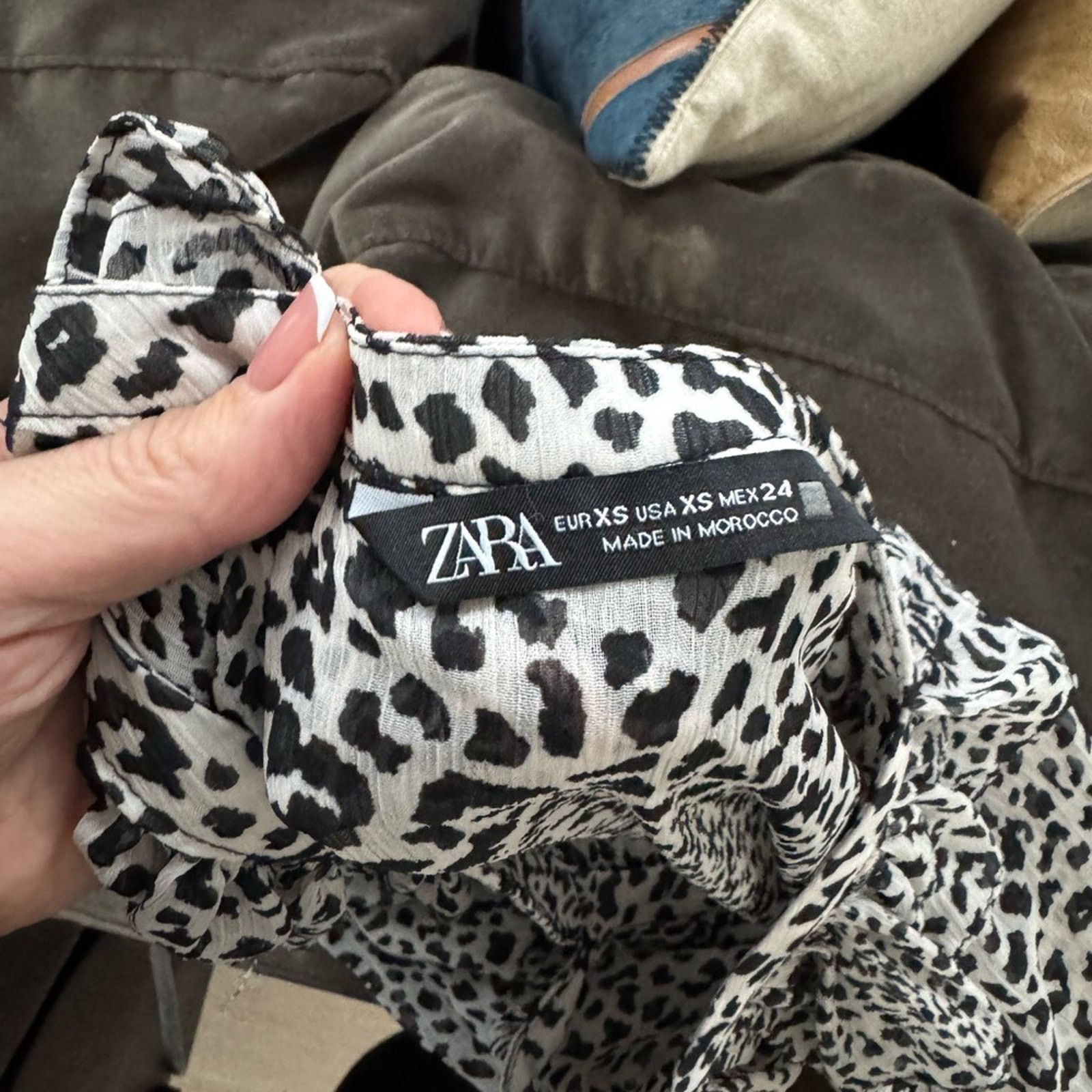 Zara Zara Black and White Animal Print Blouse size XS Size XS / US 0-2 / IT 36-38 - 9 Thumbnail