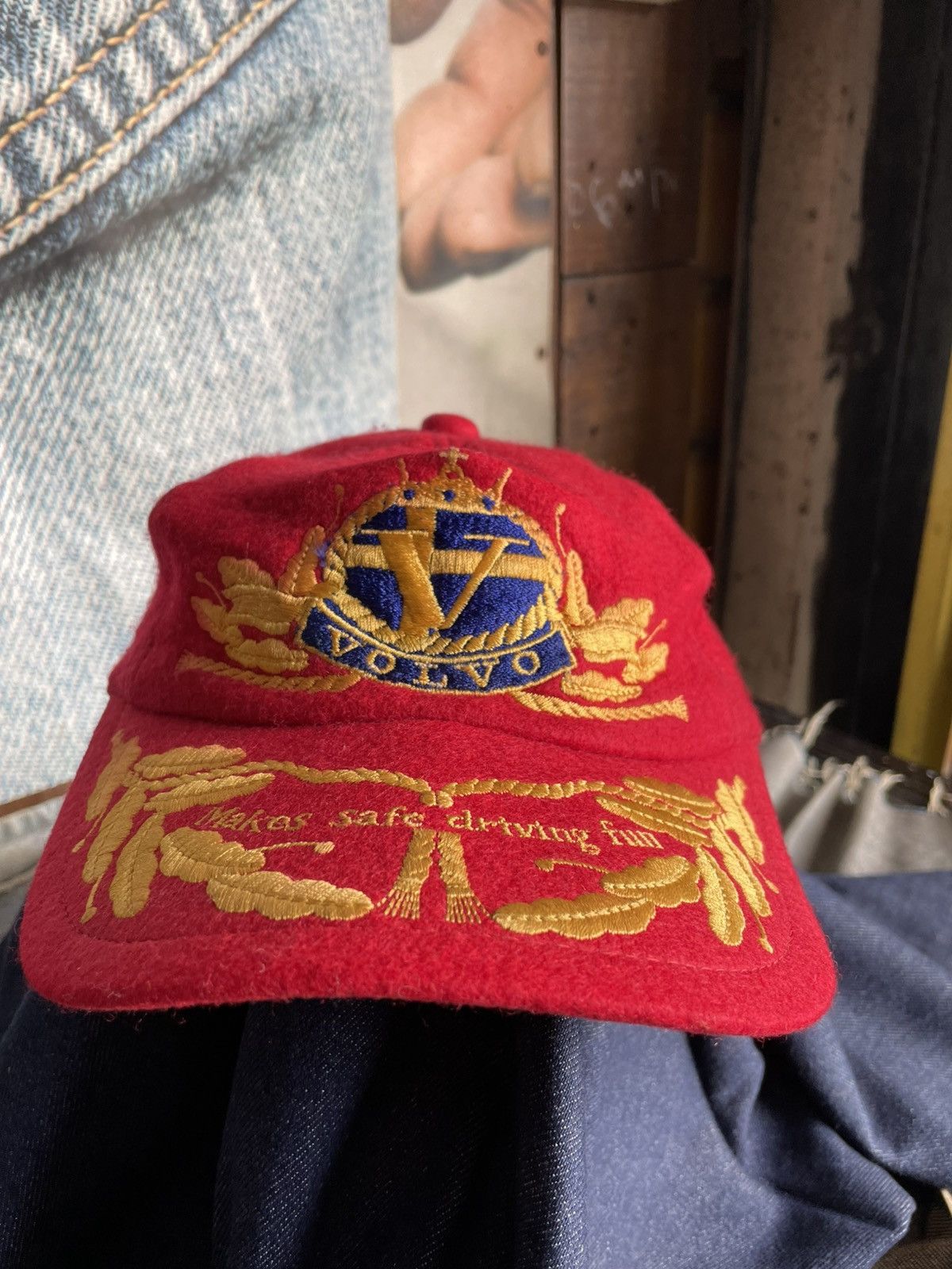 Formula 1 VINTAGE VOLVO Japan Snapback Embroidery logo gold chain Rare Size ONE SIZE - 2 Thumbnail
