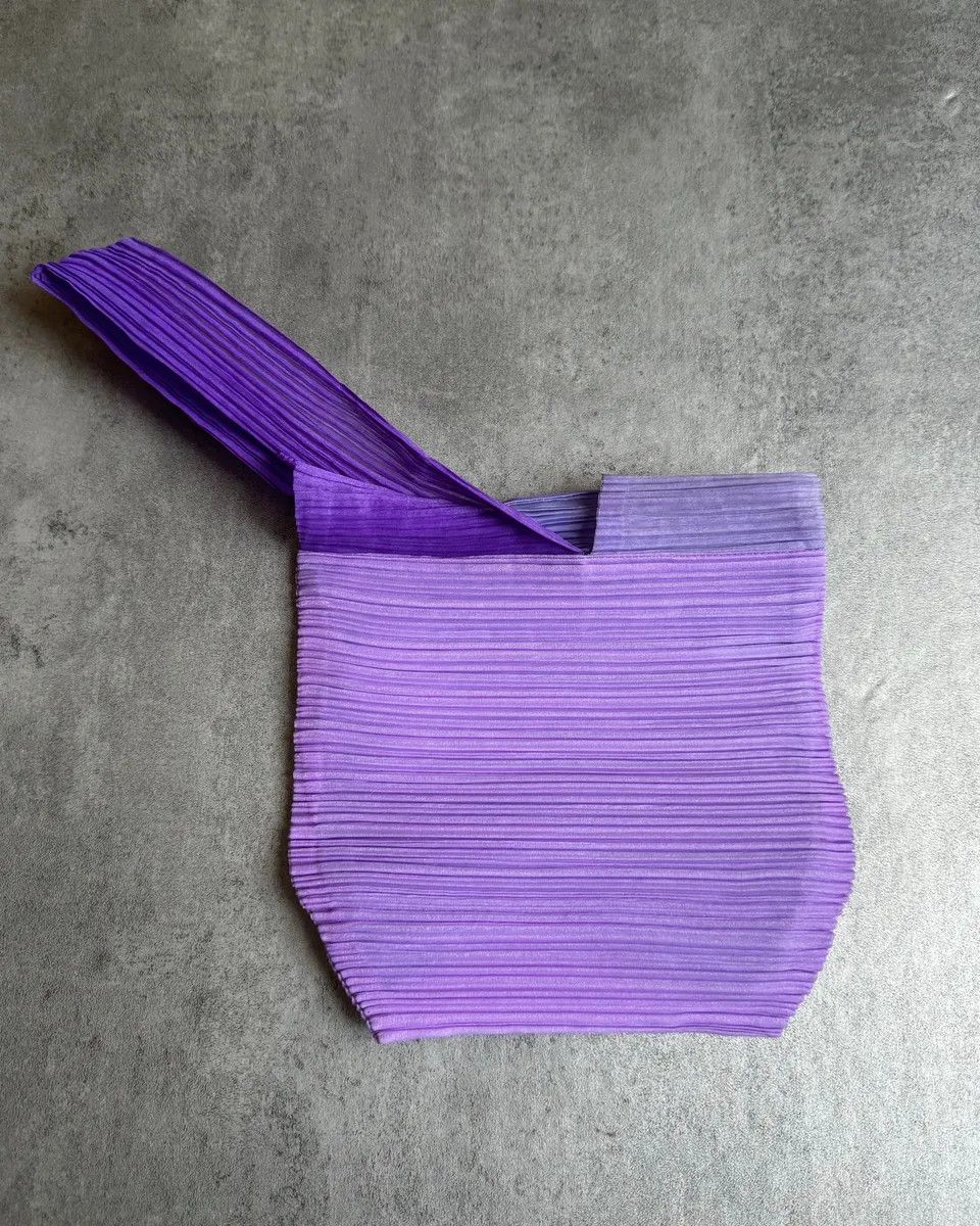 Issey Miyake × Vintage SS2024 Issey Miyake Pleats Please Polyester Purple Tote Bags Size ONE SIZE - 1 Thumbnail