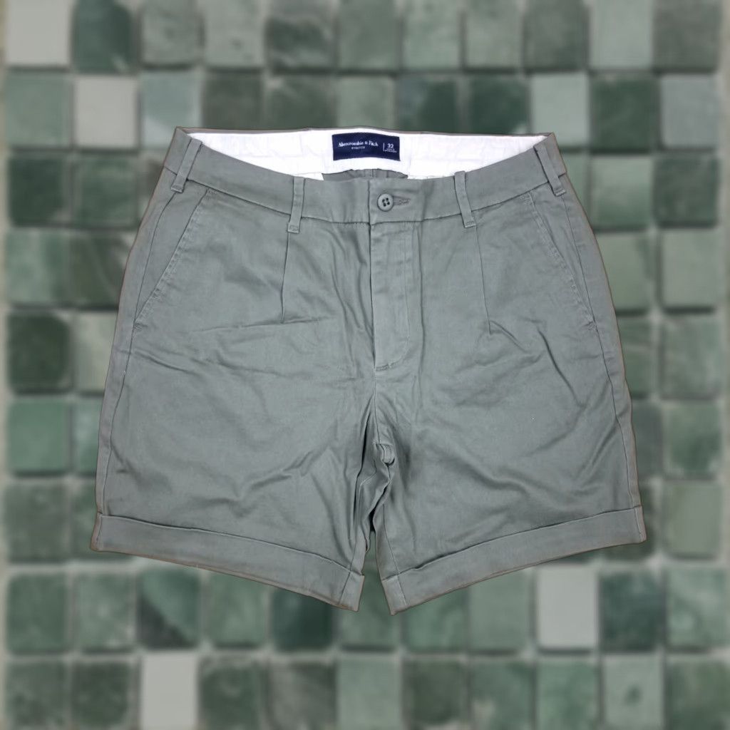 Abercrombie & Fitch NWOT Abercrombie & Fitch Green Shorts Men’s 32 Chino Canvas Lined 32 Inch Waist 17 Inch Outseam Mens Size US 32 / EU 48 - 1 Thumbnail