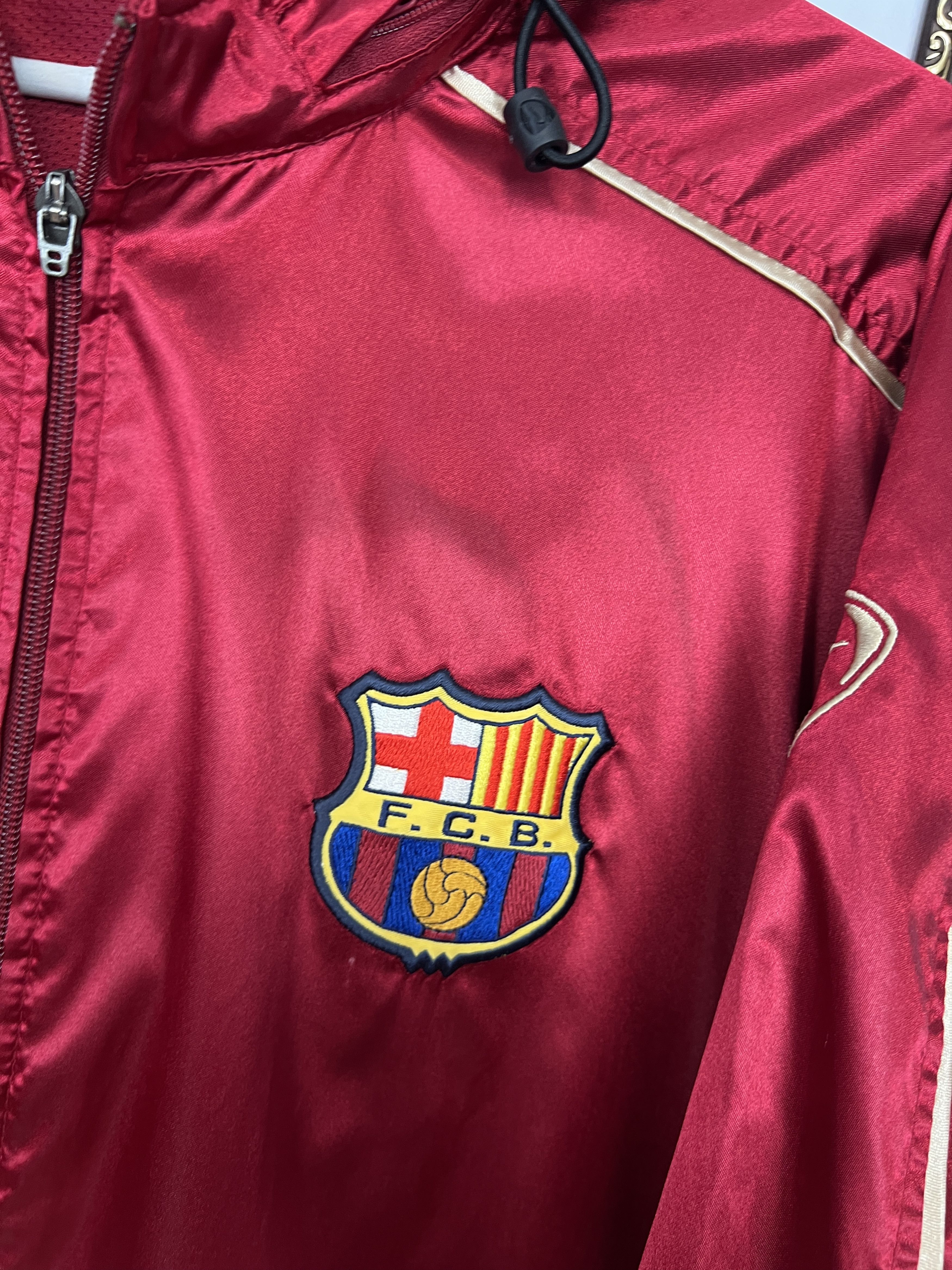 Nike Vintage Nike FC Barcelona Nylon Red Jacket Soccer Size US L / EU 52-54 / 3 - 14 Thumbnail