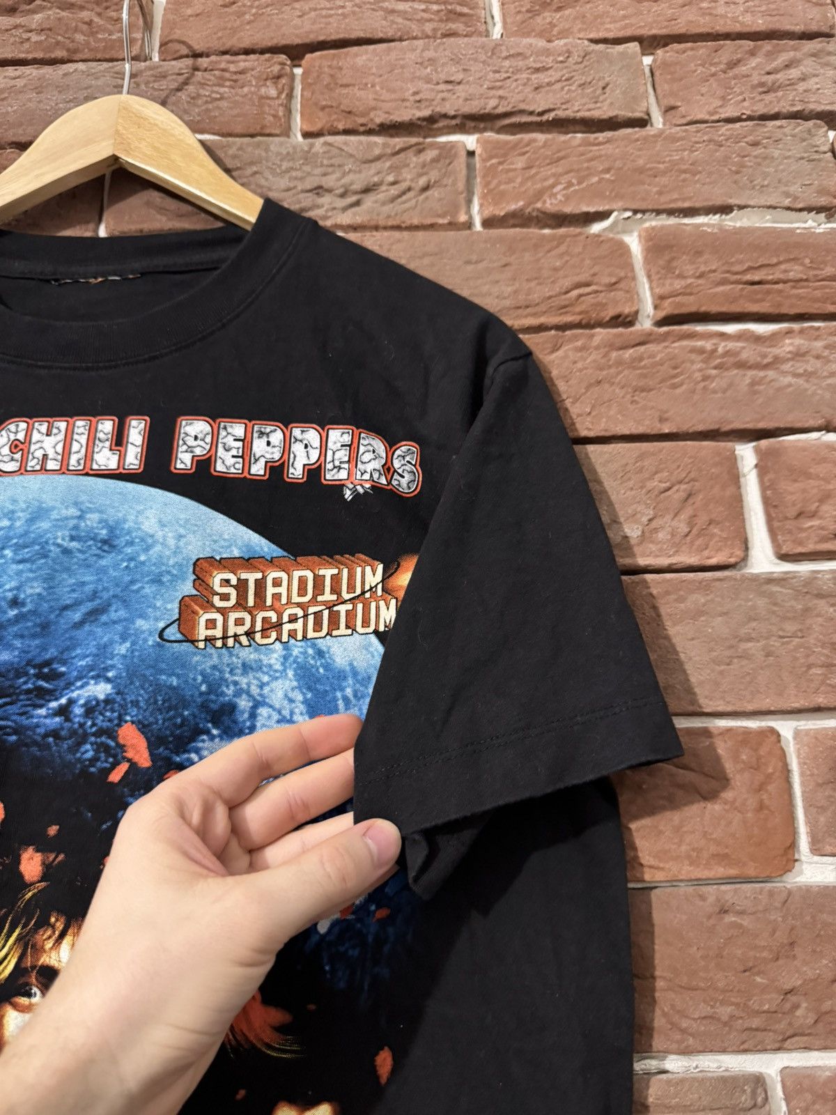 Band Tees Rare 00s vintage Red Hot Chilli Peppers Rock Band Tour Tee Size US M / EU 48-50 / 2 - 5 Thumbnail