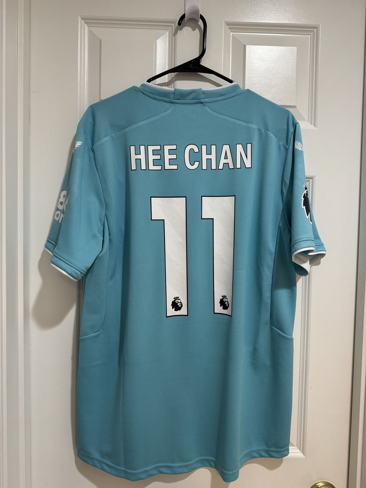 Castore Hwang hee Chan Third Kit Wolves Size L Size US L / EU 52-54 / 3 - 5 Thumbnail