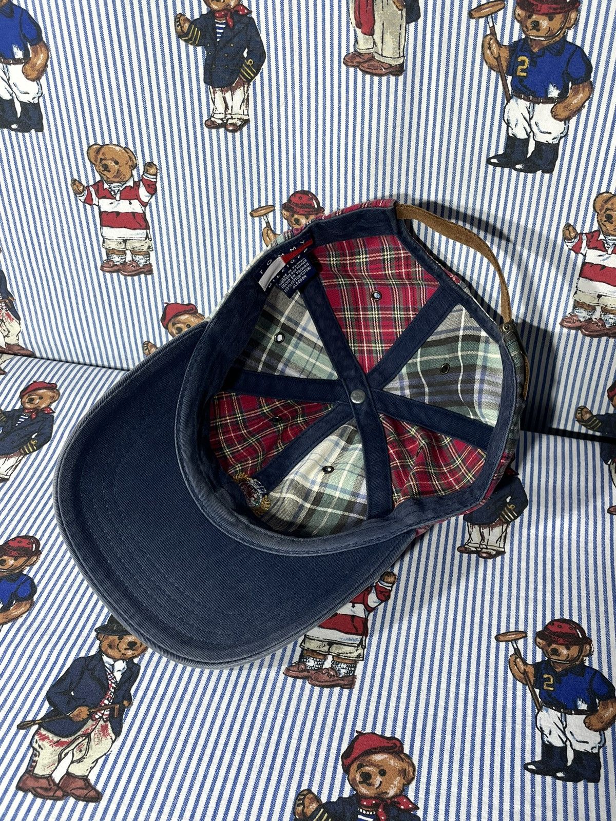 Tommy Hilfiger × Vintage Cap Tommy Hilfiger Lion Crest OG Vintage 90’s Size ONE SIZE - 13 Thumbnail