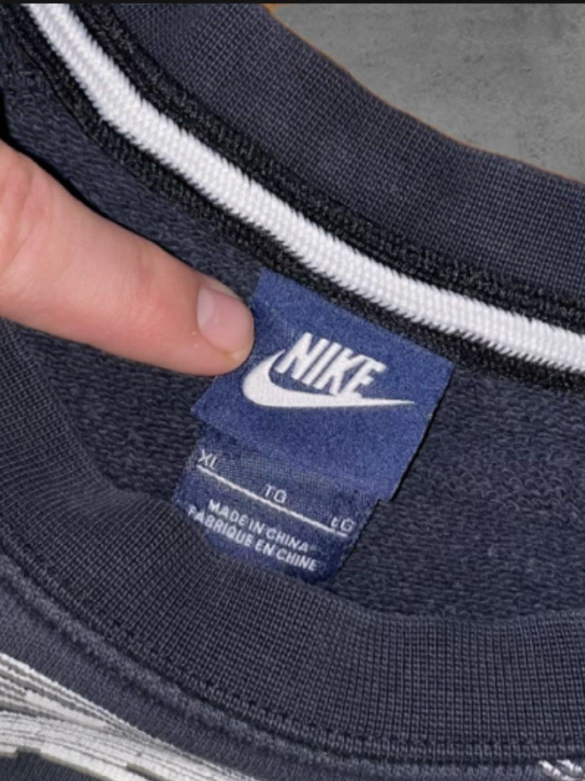 Nike Nike Navy / White Striped Crewneck Size US XL / EU 56 / 4 - 4 Thumbnail