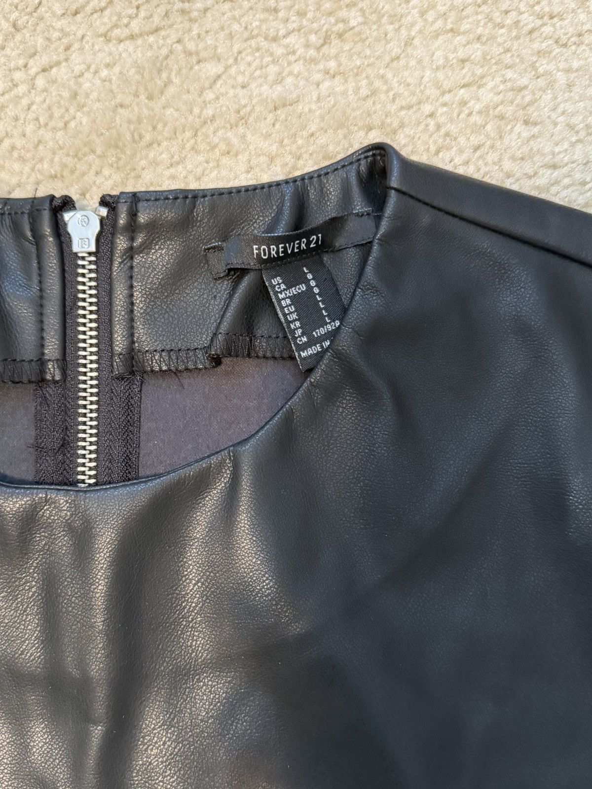 Forever 21 Forever 21 Black Faux Leather Sleeveless Top Size Large Size L / US 10 / IT 46 - 4 Thumbnail