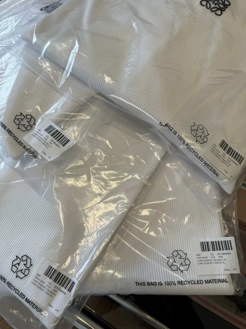 Loewe LOEWE Anagram embroidered Logo long sleeves Size US S / EU 44-46 / 1 - 7 Thumbnail